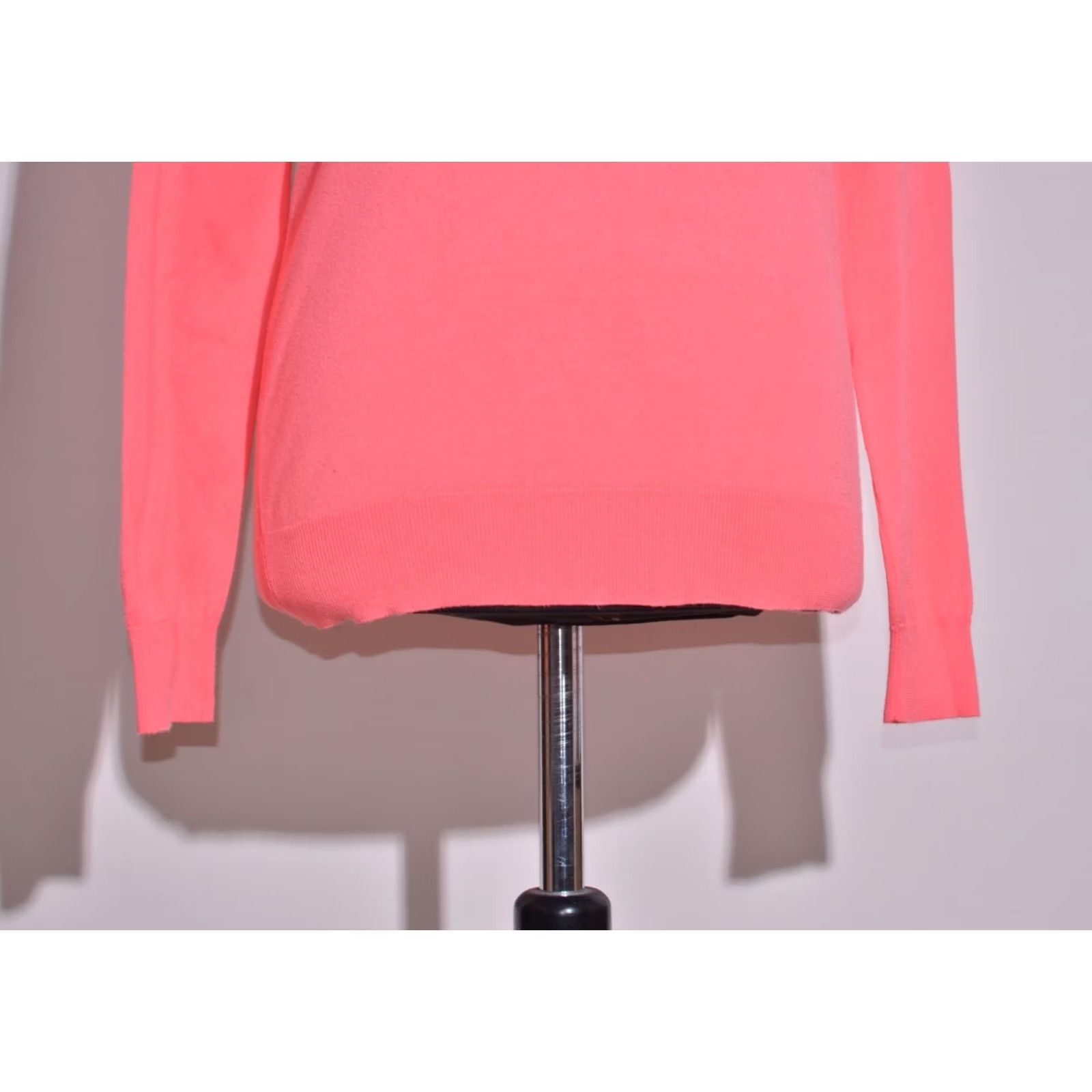 Ralph Lauren VINTAGE Ralph Lauren Women’s Pink Cotton Sweater V-Neck Long Sleeve Pullover Size S Size S / US 4 / IT 40 - 3 Thumbnail