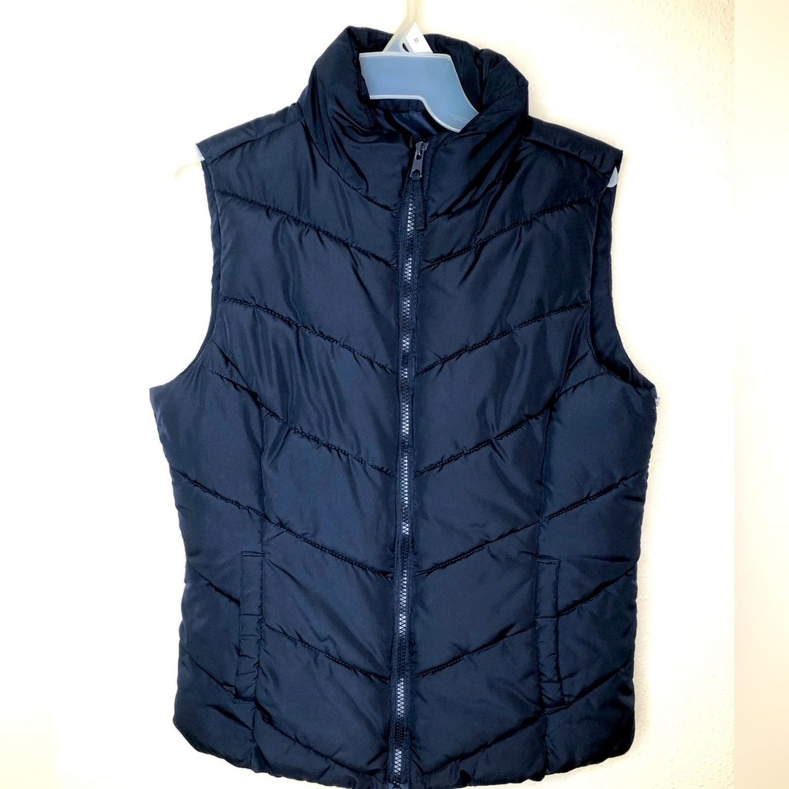 Aeropostale Aeropostale Women’s Puffer Vest— Medium (Please see photos) Size M / US 6-8 / IT 42-44 - 1 Thumbnail