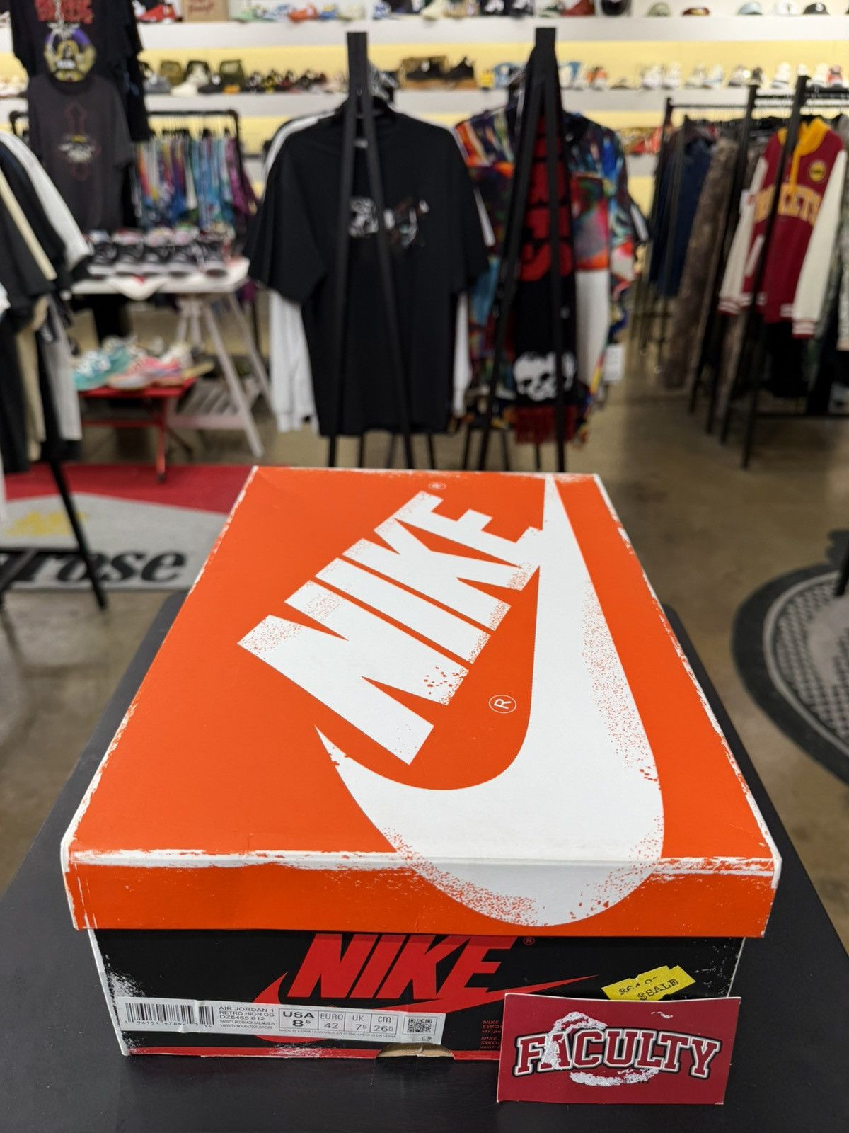 Jordan Brand Air Jordan 1 Chicago Lost & Found Size 8.5 (2022) Size US 8.5 / EU 41-42 - 12 Thumbnail