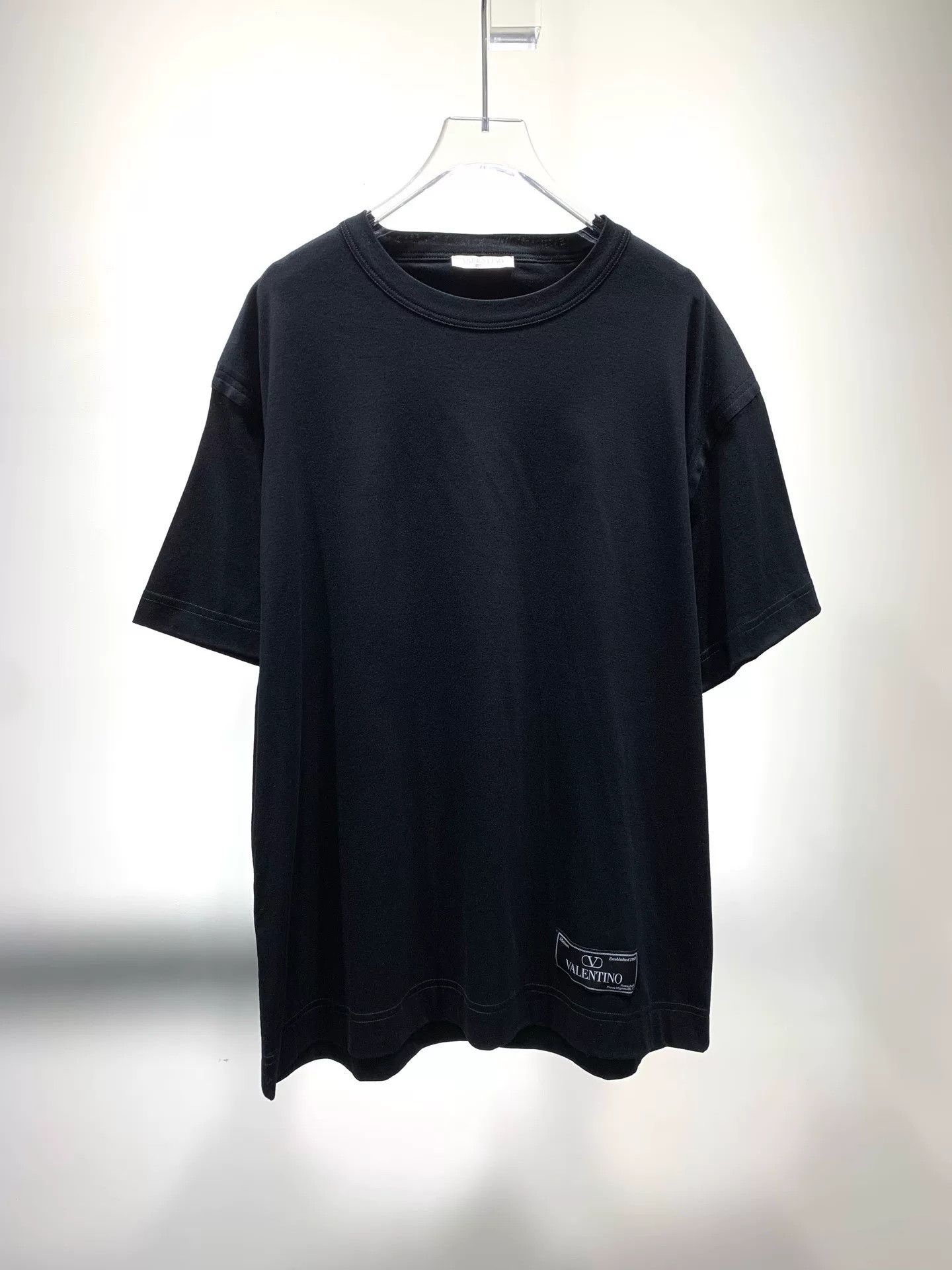Valentino Valentino Badge Short Sleeve T-Shirt Size US L / EU 52-54 / 3 - 1 Thumbnail