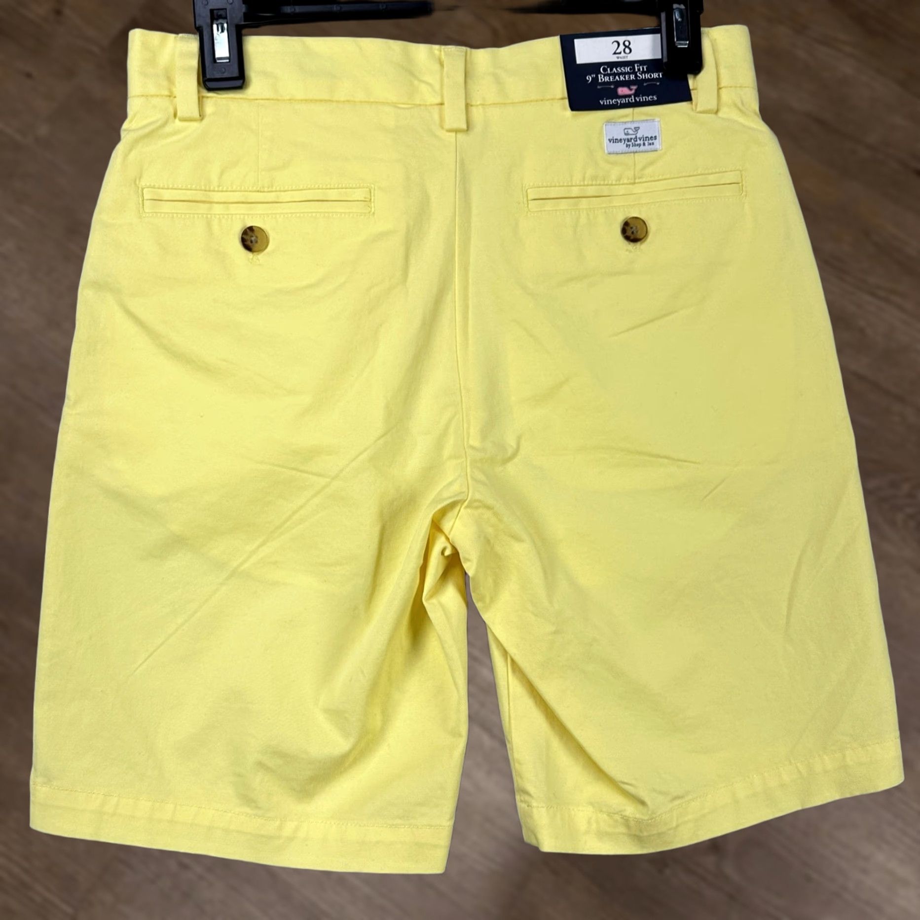 Vineyard Vines Vineyard Vines Mens Breaker Shorts Khaki Yellow Flat Front 28X9 Pockets Logo NEW Regular Inseam 9 Mens Size US 28 / EU 44 - 1 Thumbnail