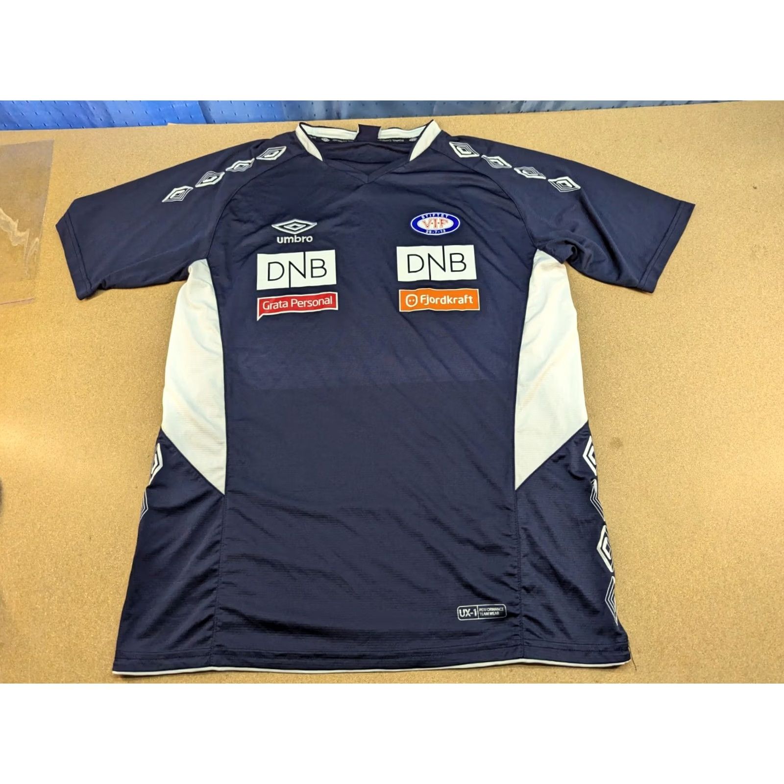 Umbro Umbro Jersey Mens Size XL Football Training VIF Valerenga Oslo Norway Black Short Sleeve Pullover Quick Dry Sport Football Jersey Size US XL / EU 56 / 4 - 2 Thumbnail