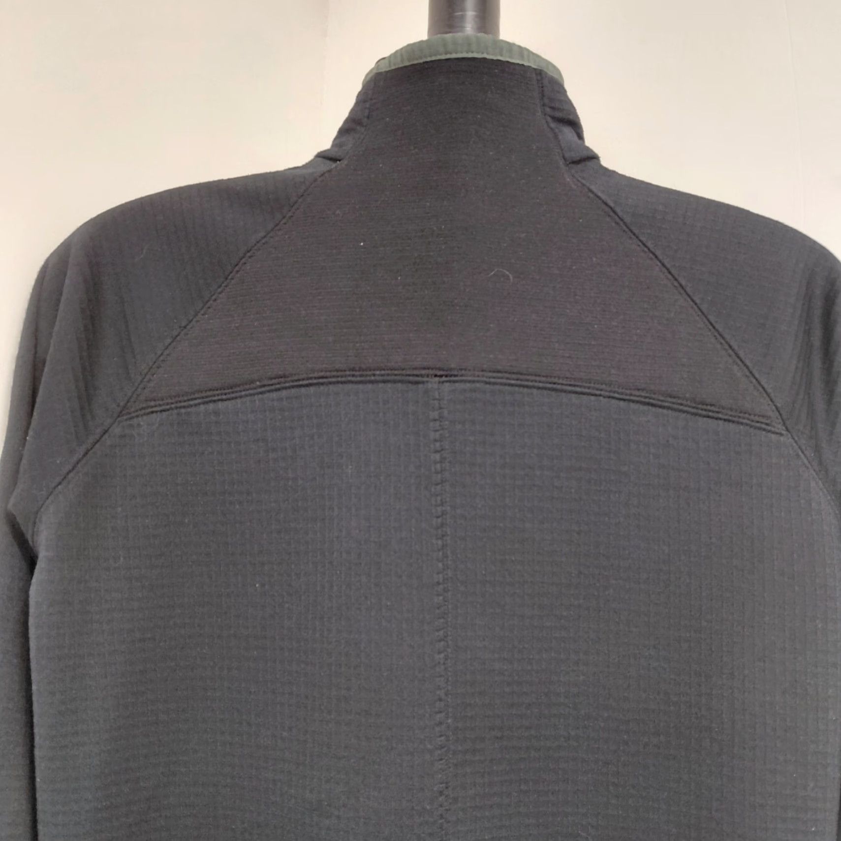 Vintage Columbia Sweater Men's Large Black Fleece Quarter Zip Omni-Wick Outdoors Casual Size US L / EU 52-54 / 3 - 6 Thumbnail