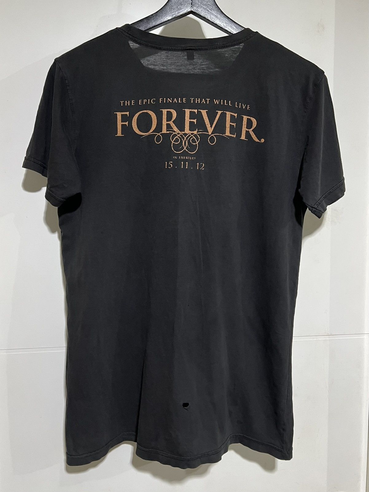 Vintage Faded the twilight breaking dawn promo t-shirt Size US M / EU 48-50 / 2 - 8 Thumbnail