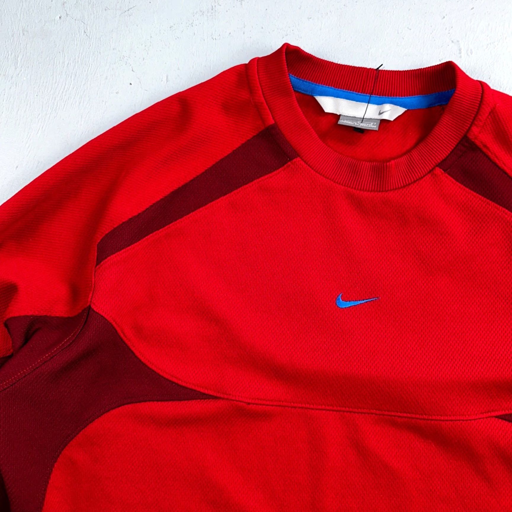 Nike VINTAGE Nike Jersey T-Shirt Long Sleeve Center Swoosh Red 2000s Men L Sports Shirt Mens Red Nike Jersey 2000s Size US L / EU 52-54 / 3 - 2 Thumbnail