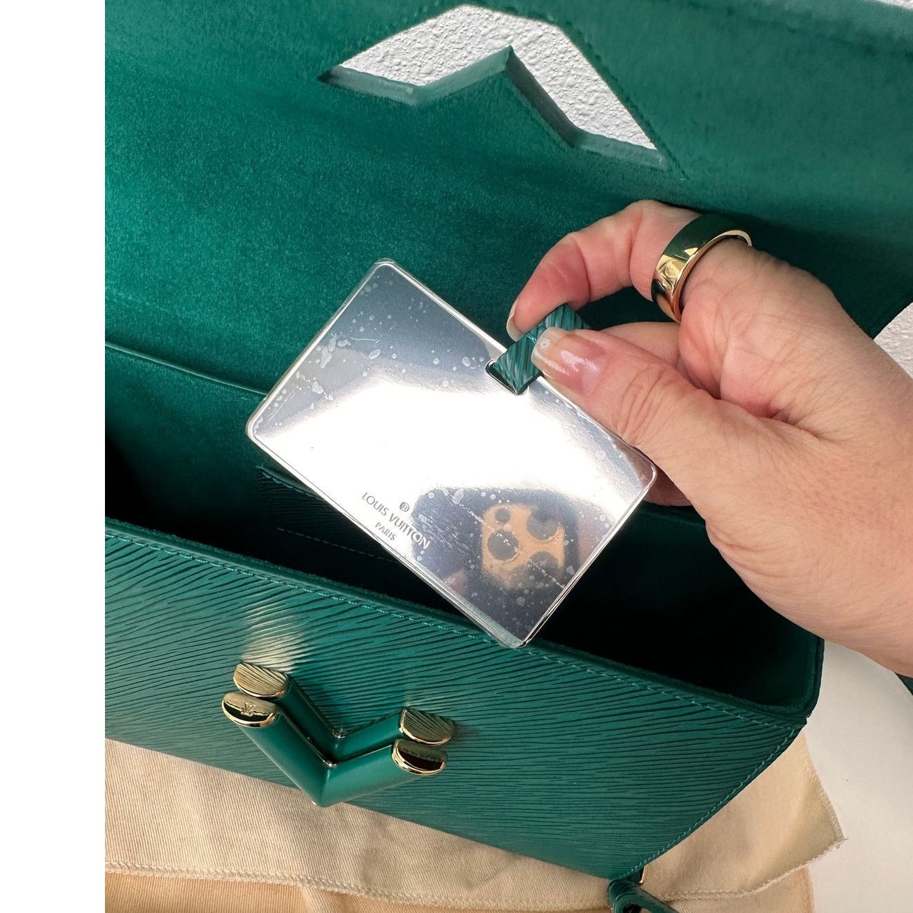 Louis Vuitton Louis Vuitton Twist MM Shoulder Bag – Emerald Epi Leather Size ONE SIZE - 16 Thumbnail