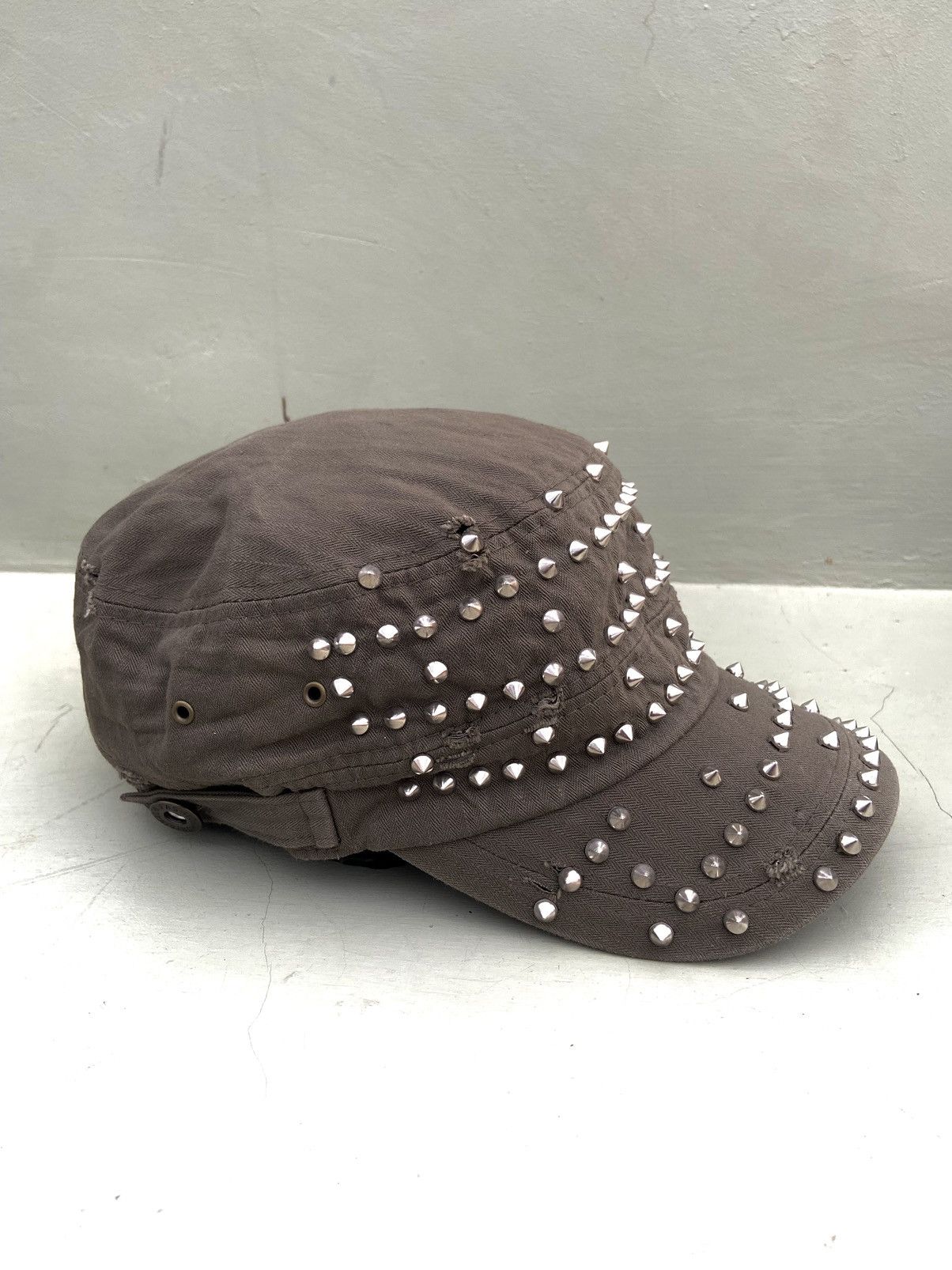 If Six Was Nine 2000s Ifsix punk thorn-studded patrol hat Size ONE SIZE - 5 Thumbnail