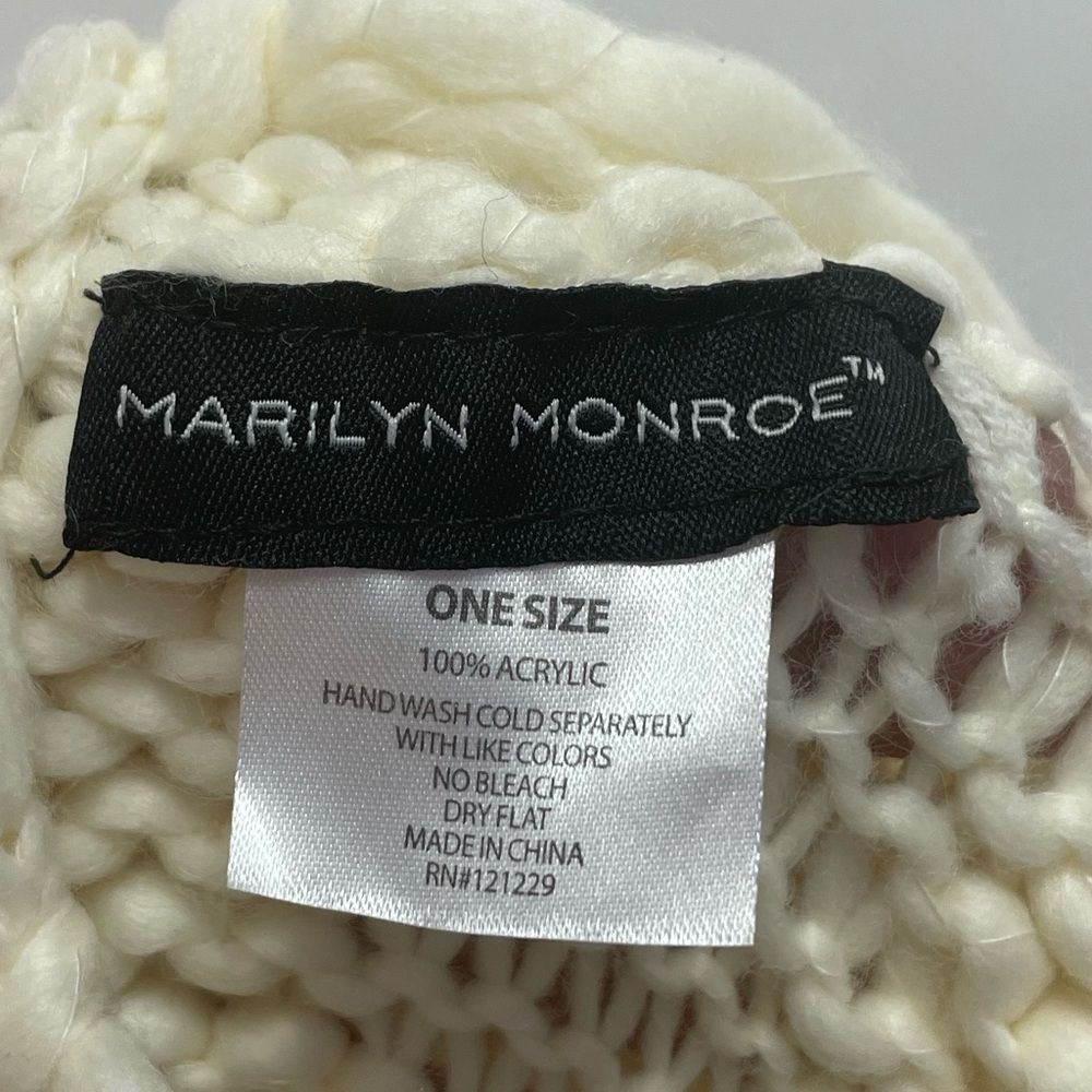 Other Marilyn Monroe Chunky Knit Cream Infinity Scarf Size ONE SIZE - 3 Thumbnail
