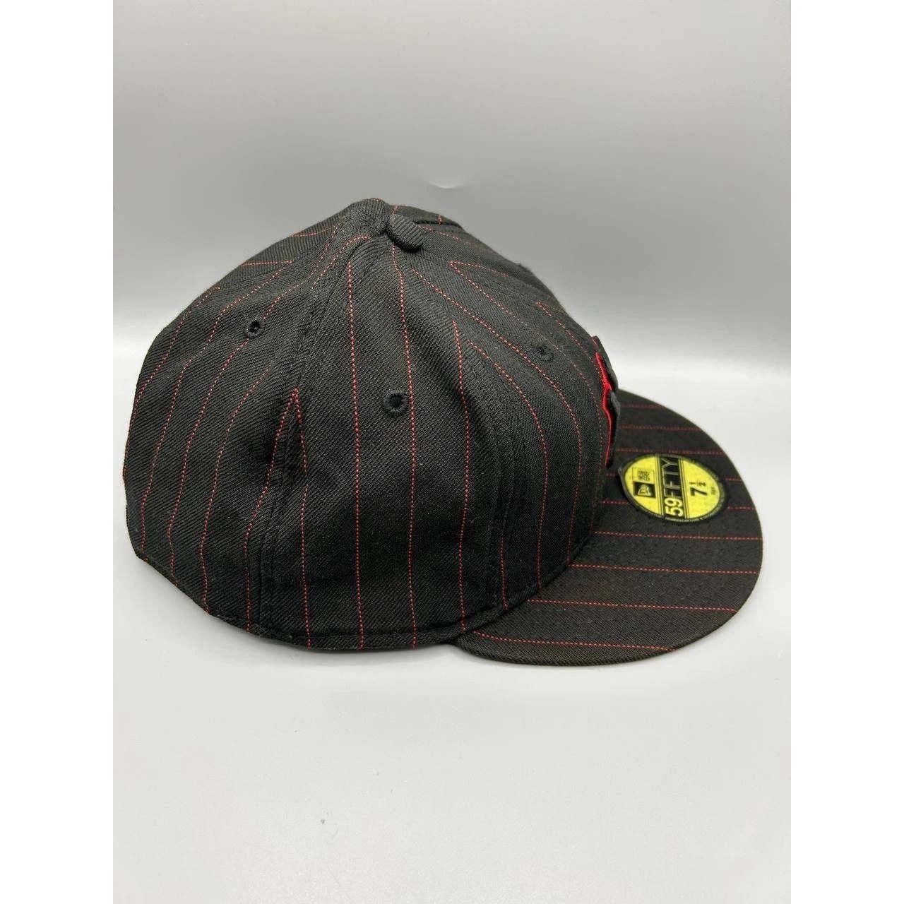 New Era New York Yankees Hat Men 7 1/2 Black Pinstripe MLB Fitted Size ONE SIZE - 6 Thumbnail