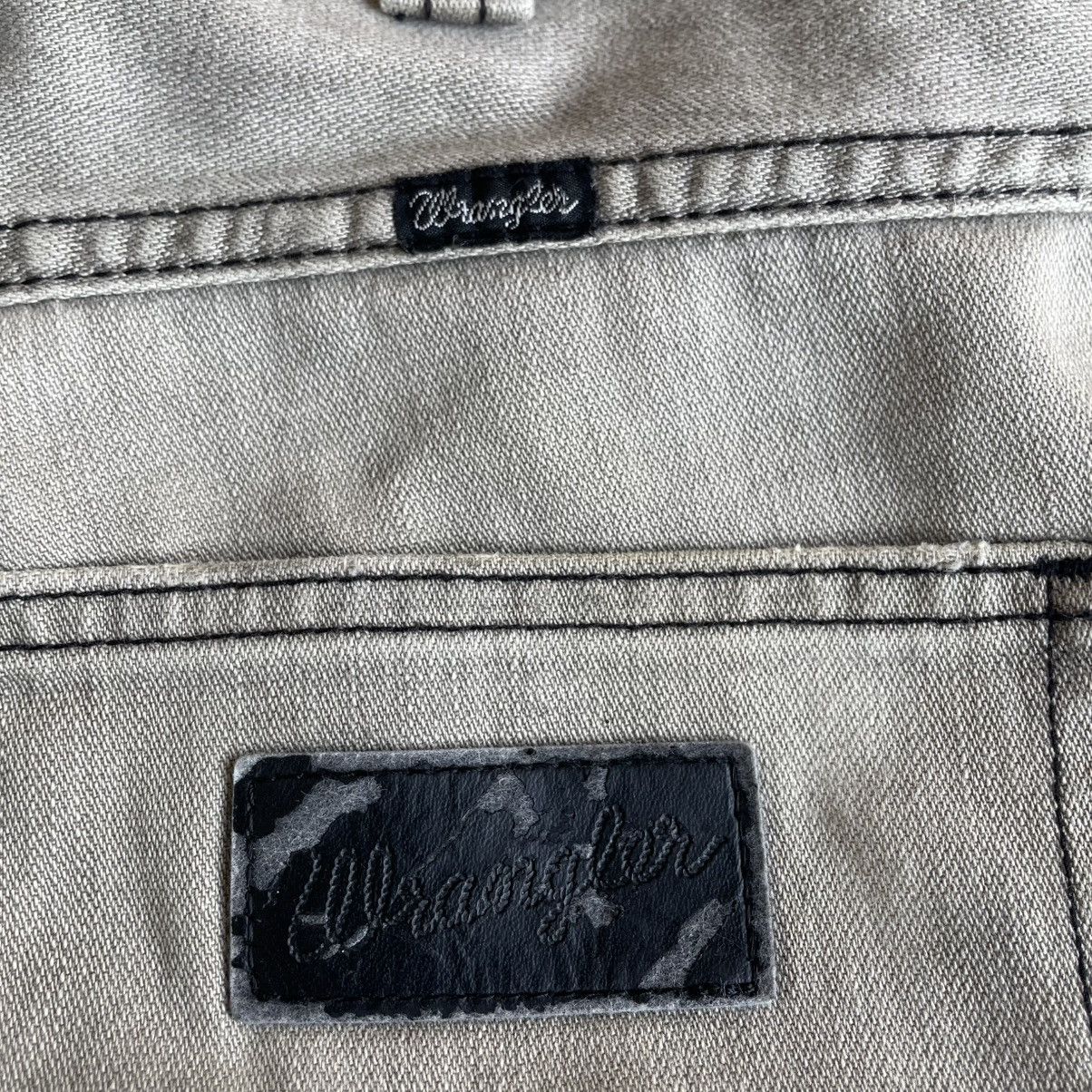 Wrangler 🔥Vintage Wrangler Stoned Washed Ripped Distress Denim Jeans Size US 31 - 13 Thumbnail