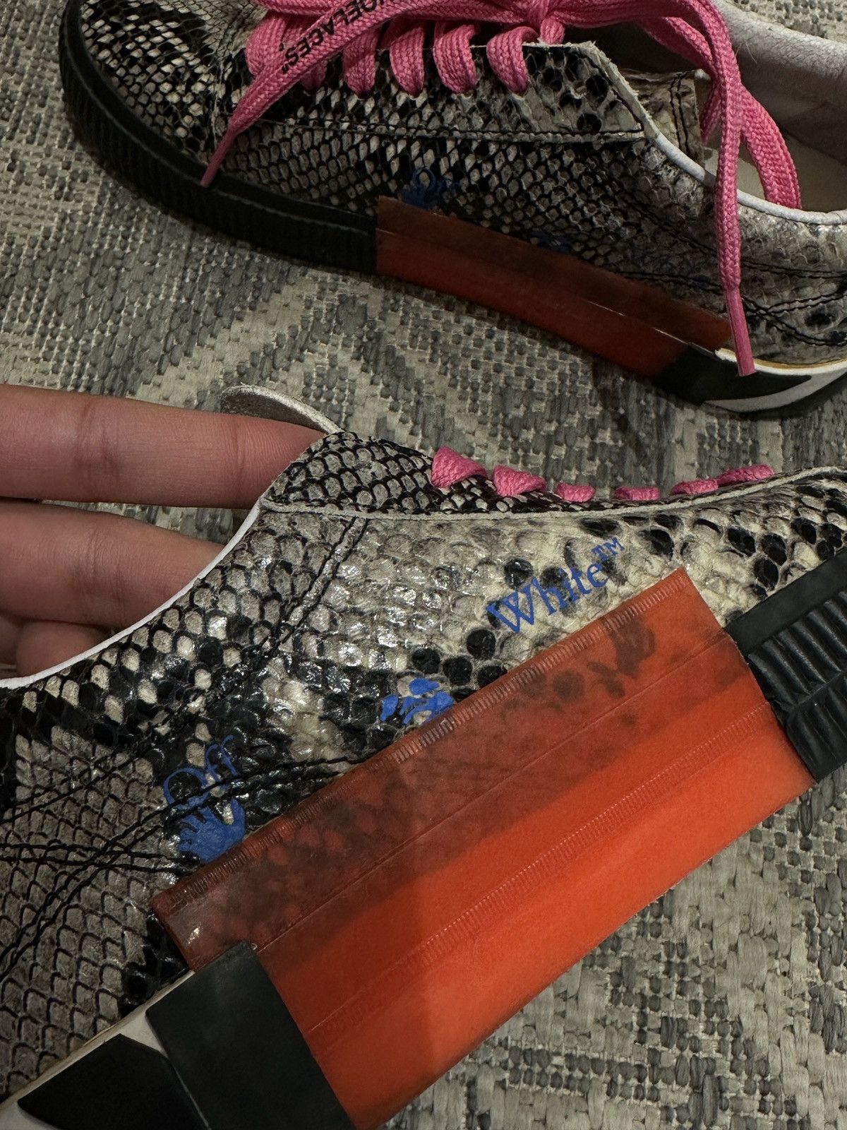 Off-White Off-White c/o Virgil Abloh New Arrow Vulcanized Low Sneakers Size US 7 / IT 37 - 3 Thumbnail