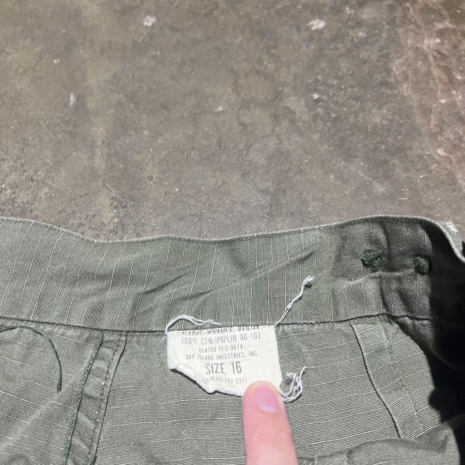Vintage Vintage 60s US Army Green OG-107 Fatigue Pants 27x32 Size 27" / US 4 / IT 40 - 6 Thumbnail