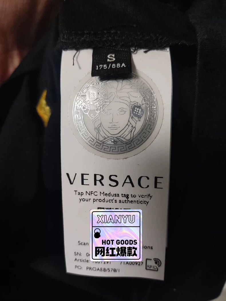 Versace Versace Short-sleeved T-shirt Size US S / EU 44-46 / 1 - 8 Thumbnail