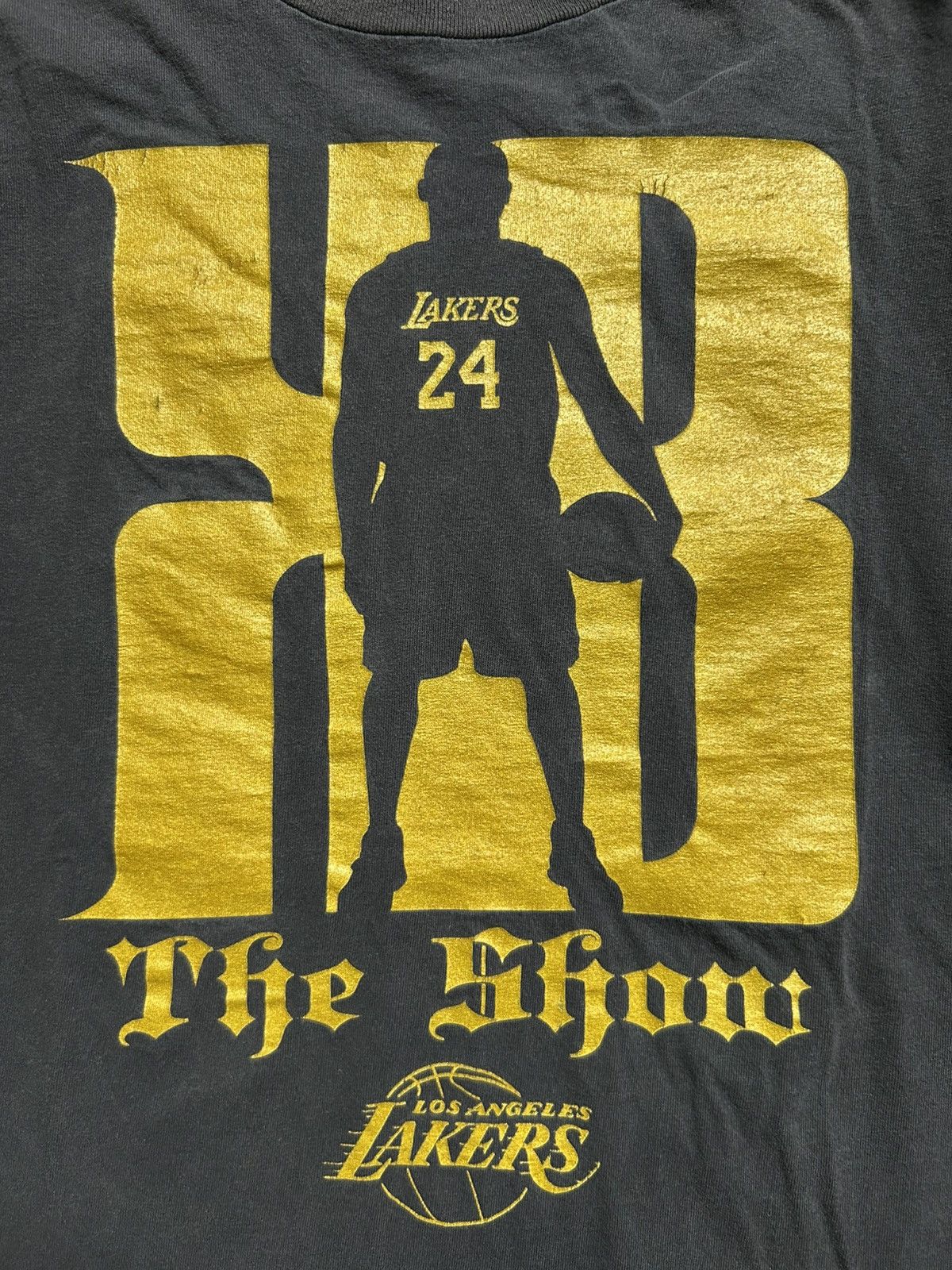 NBA × Vintage Vintage Los Angeles Lakers Kobe Bryant The Show NBA UNK Tee Size US L / EU 52-54 / 3 - 2 Thumbnail