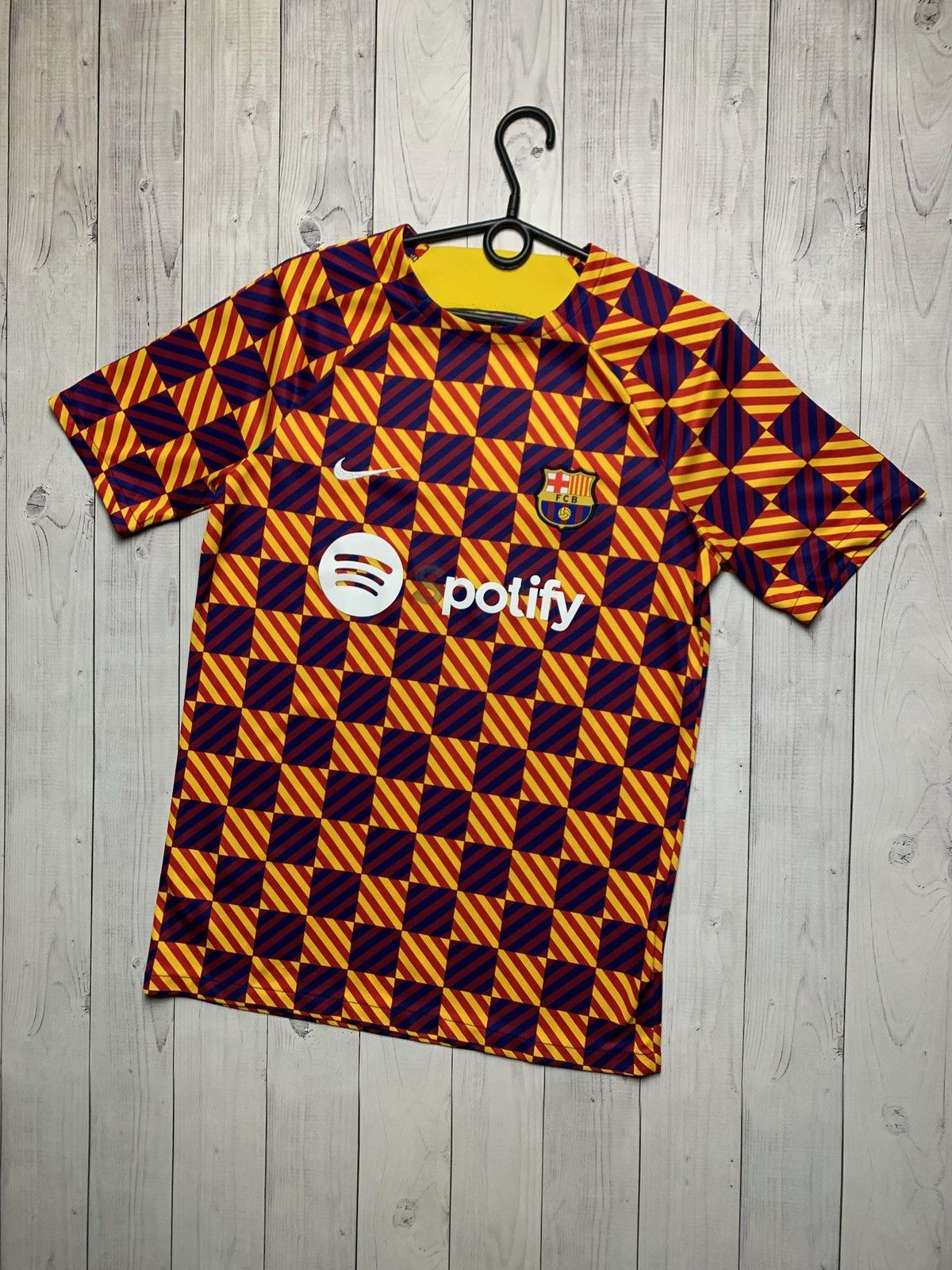 Nike Nike Barcelona training soccer jersey size M rare Size US M / EU 48-50 / 2 - 1 Thumbnail