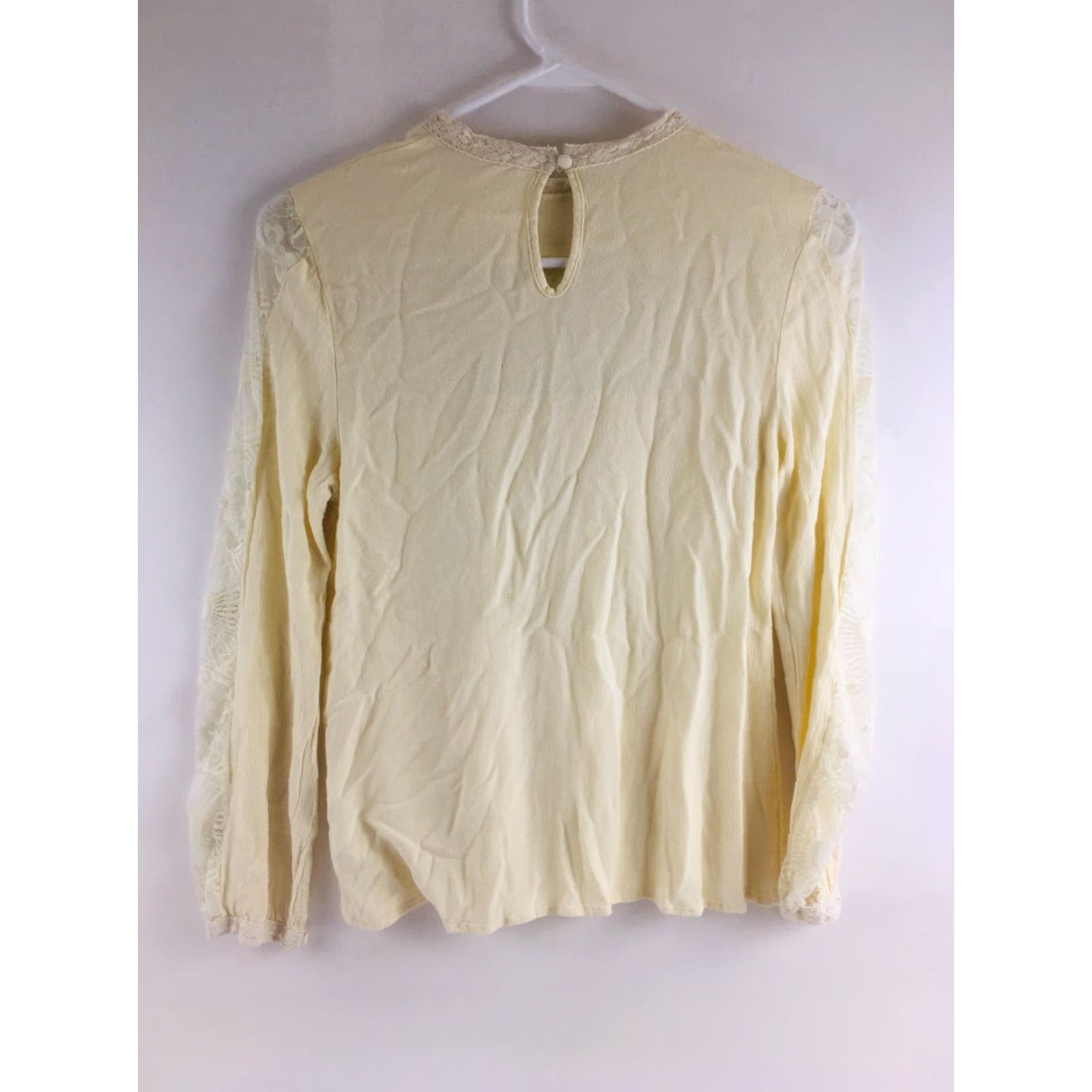 Vintage Ellison Blouse Women's Size Small Long Sleeve Pullover Crochet Ruffles Crew Neck Yellow Size S / US 4 / IT 40 - 2 Thumbnail