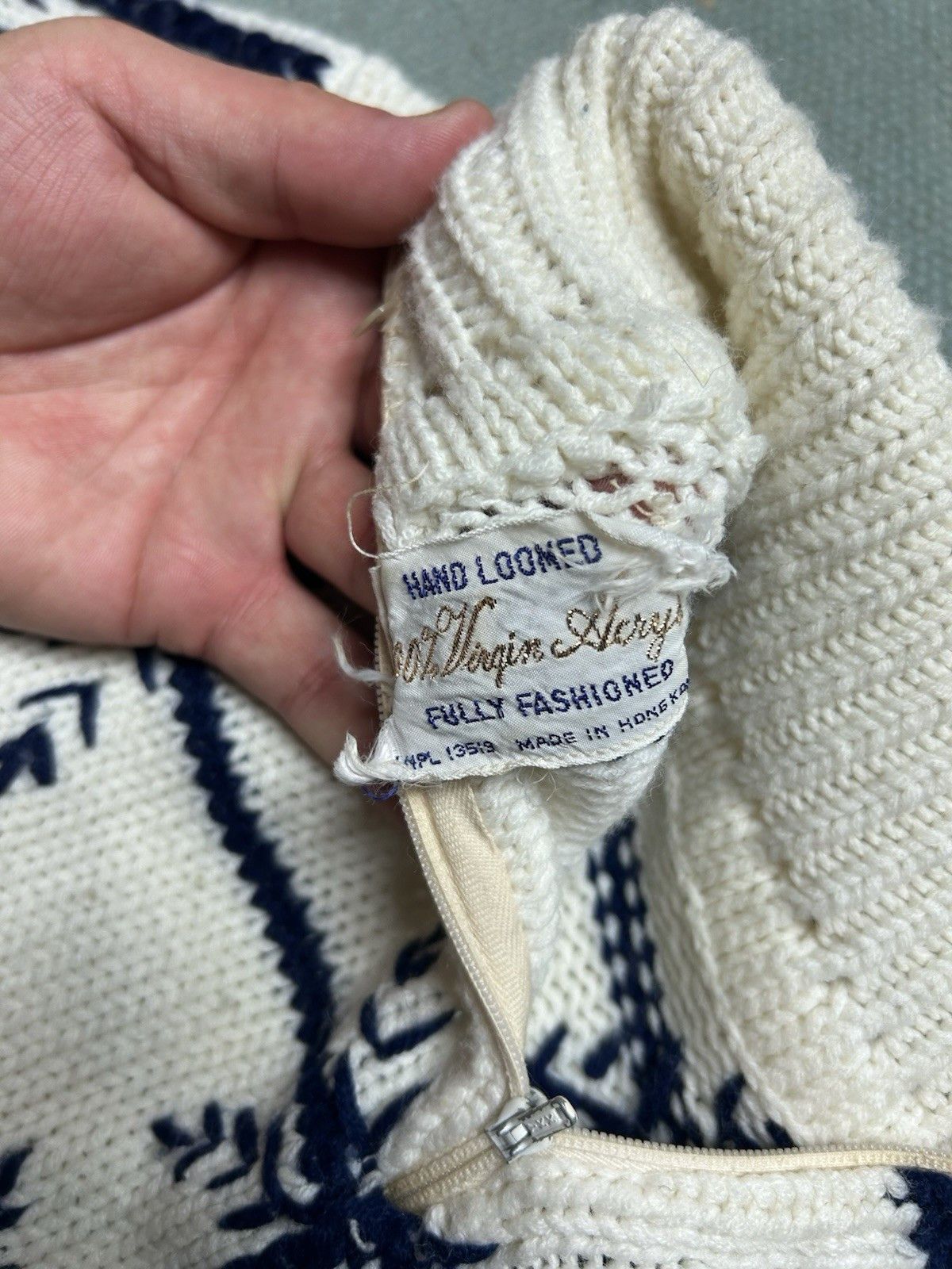 Vintage 70s acrylic knit sweater hand loomed snowflake windowpane L Size US L / EU 52-54 / 3 - 7 Thumbnail
