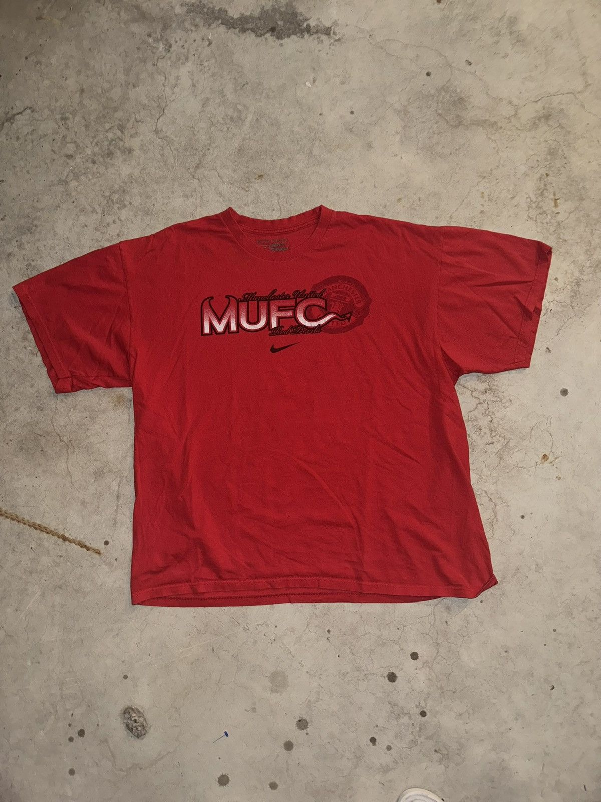 Nike Vintage Y2K Nike Manchester United Center Swoosh Devil Tee Size US XL / EU 56 / 4 - 1 Thumbnail