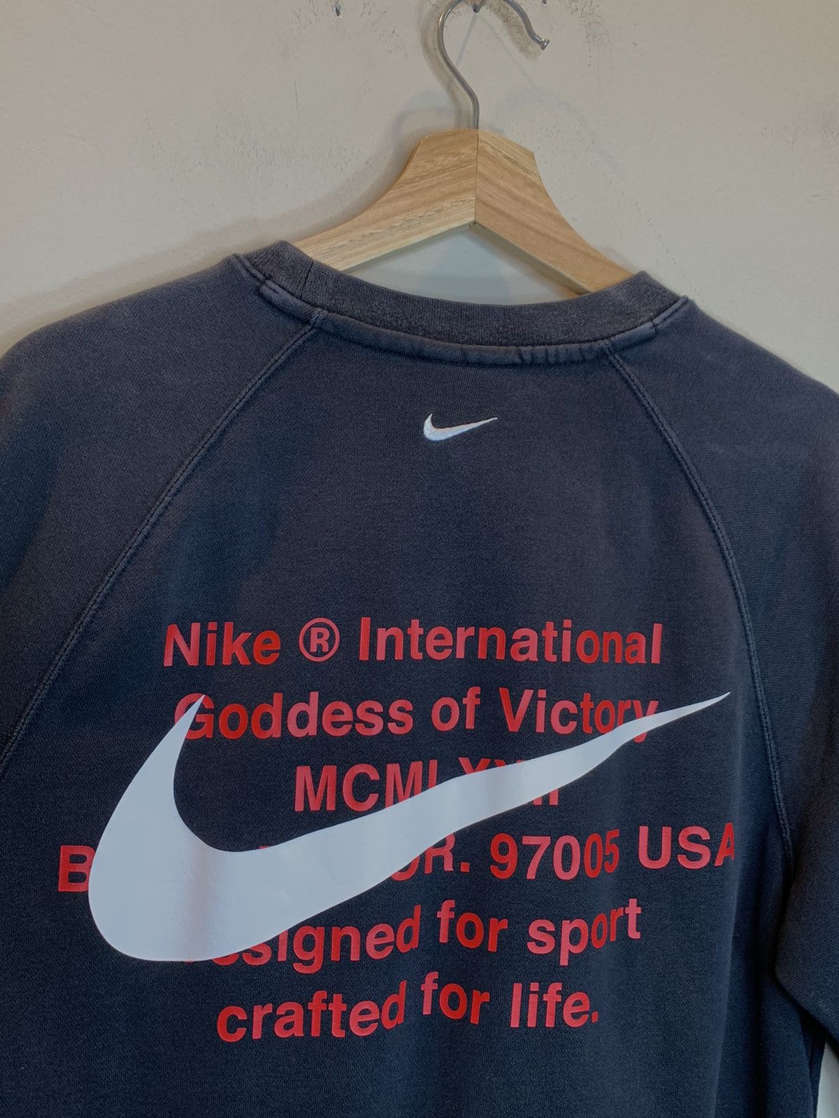 Nike *RARE* Nike Double Swoosh Goddess of Victory Art Sweatshirt Size US S / EU 44-46 / 1 - 4 Thumbnail