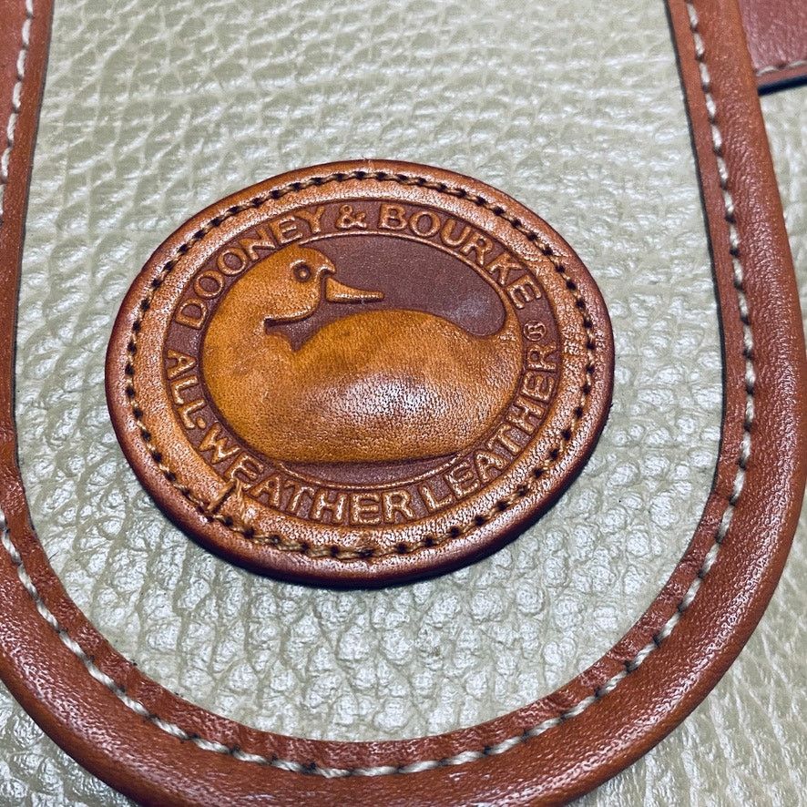 Dooney & Bourke Vintage Dooney and Bourke beige leather bucket crossbody Size ONE SIZE - 4 Thumbnail