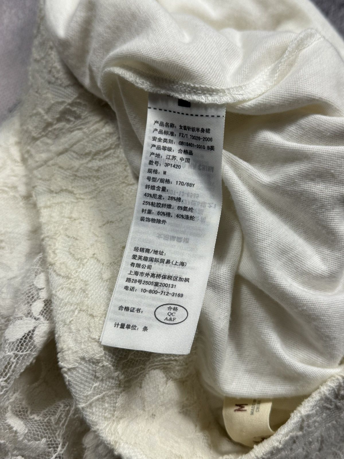 Hollister Hollister White Lace Mini Skirt — Pristine Condition Size 28" / US 6 / IT 42 - 4 Thumbnail