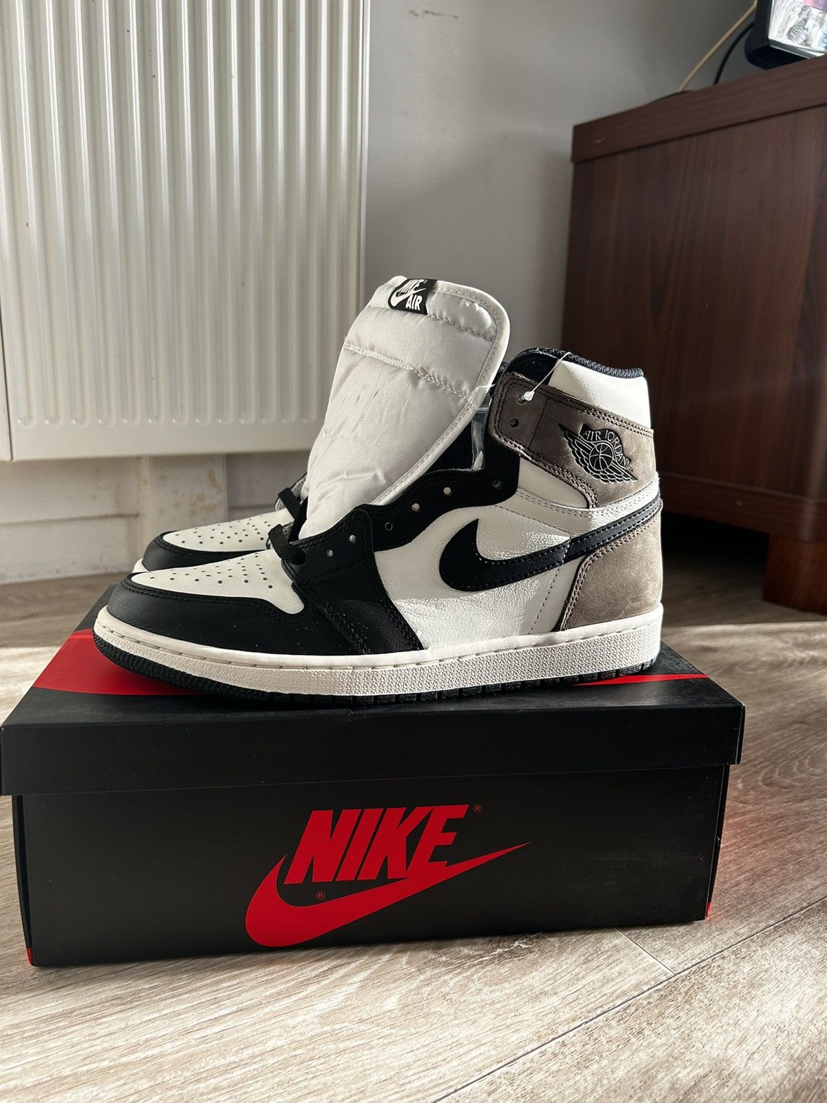 Jordan Brand × Nike Air Jordan 1 Retro High OG Dark Mocha Size US 9 / EU 42 - 4 Thumbnail
