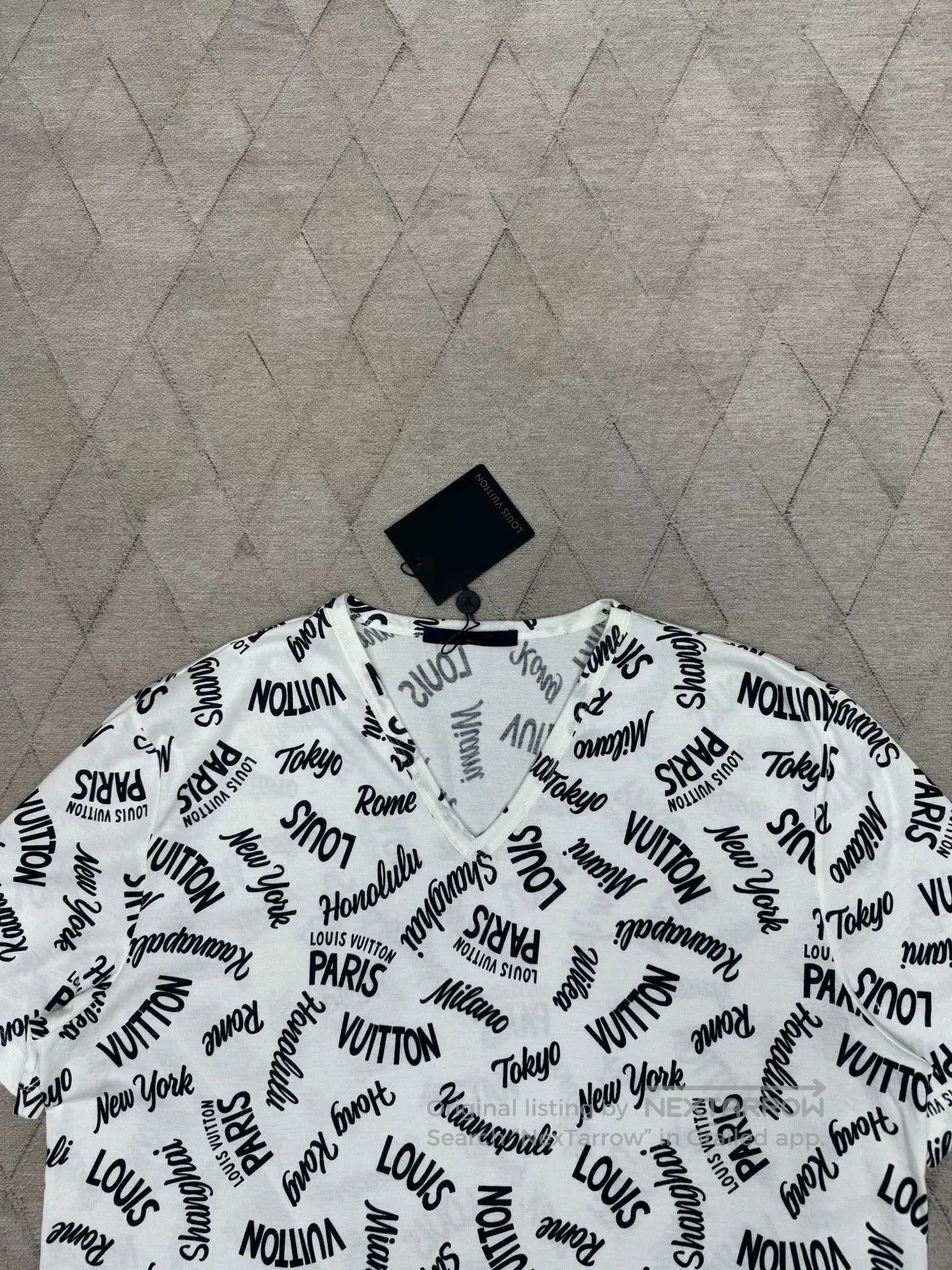 Louis Vuitton LV Logo Short-Sleeve T-Shirt XL. Size US XL / EU 56 / 4 - 5 Thumbnail