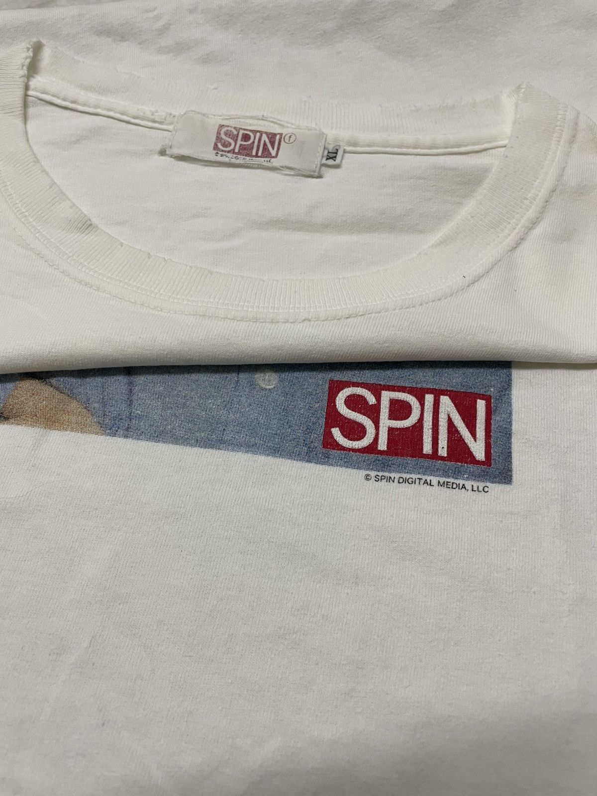 Band Tees Vintage RADIOHEAD Spin Record Tshirt Size US XL / EU 56 / 4 - 4 Thumbnail