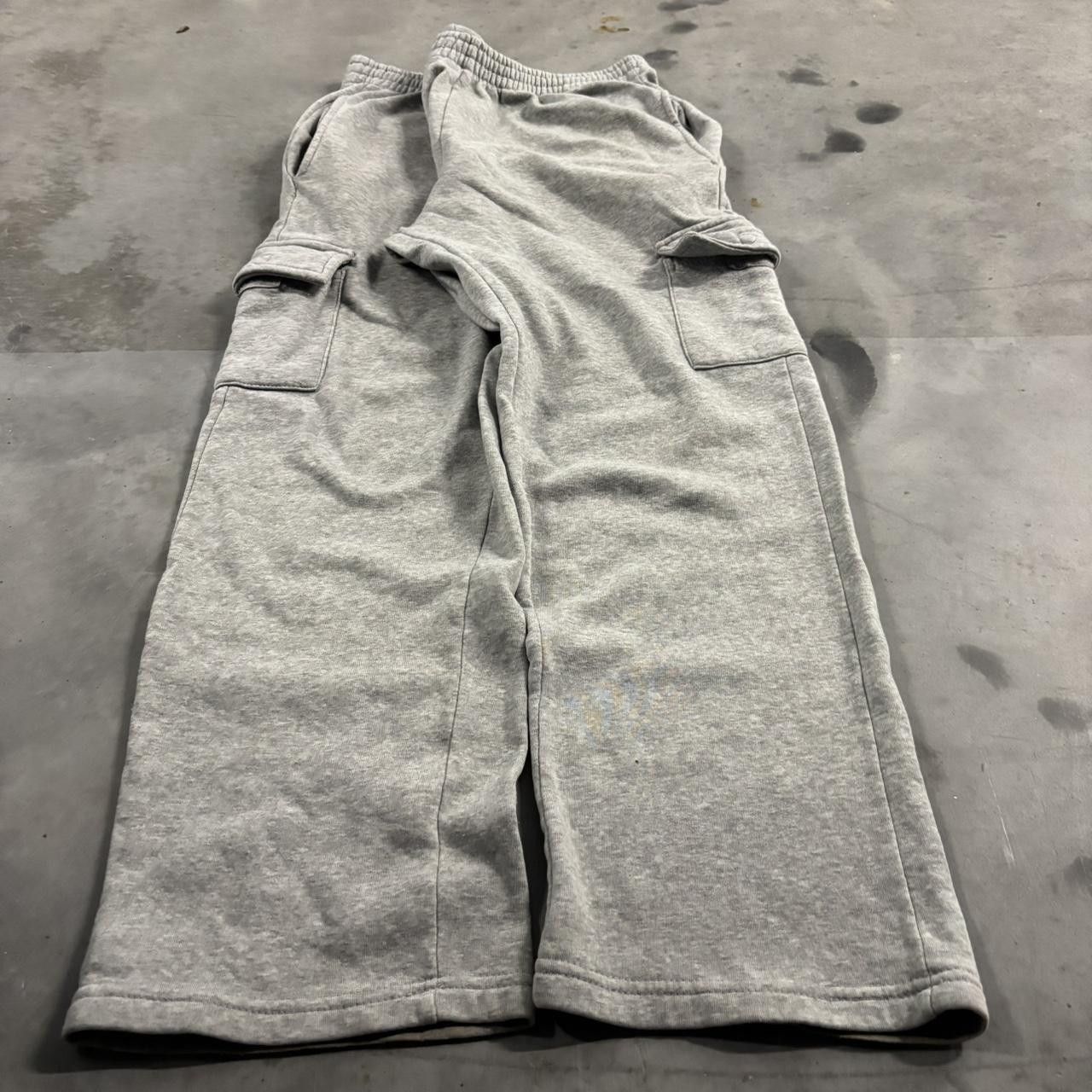 Vintage Crazy Vintage Y2K/2000s Baggy Light Grey Cargo Essential Sweatpants! Size L Size US 34 / EU 50 - 3 Thumbnail