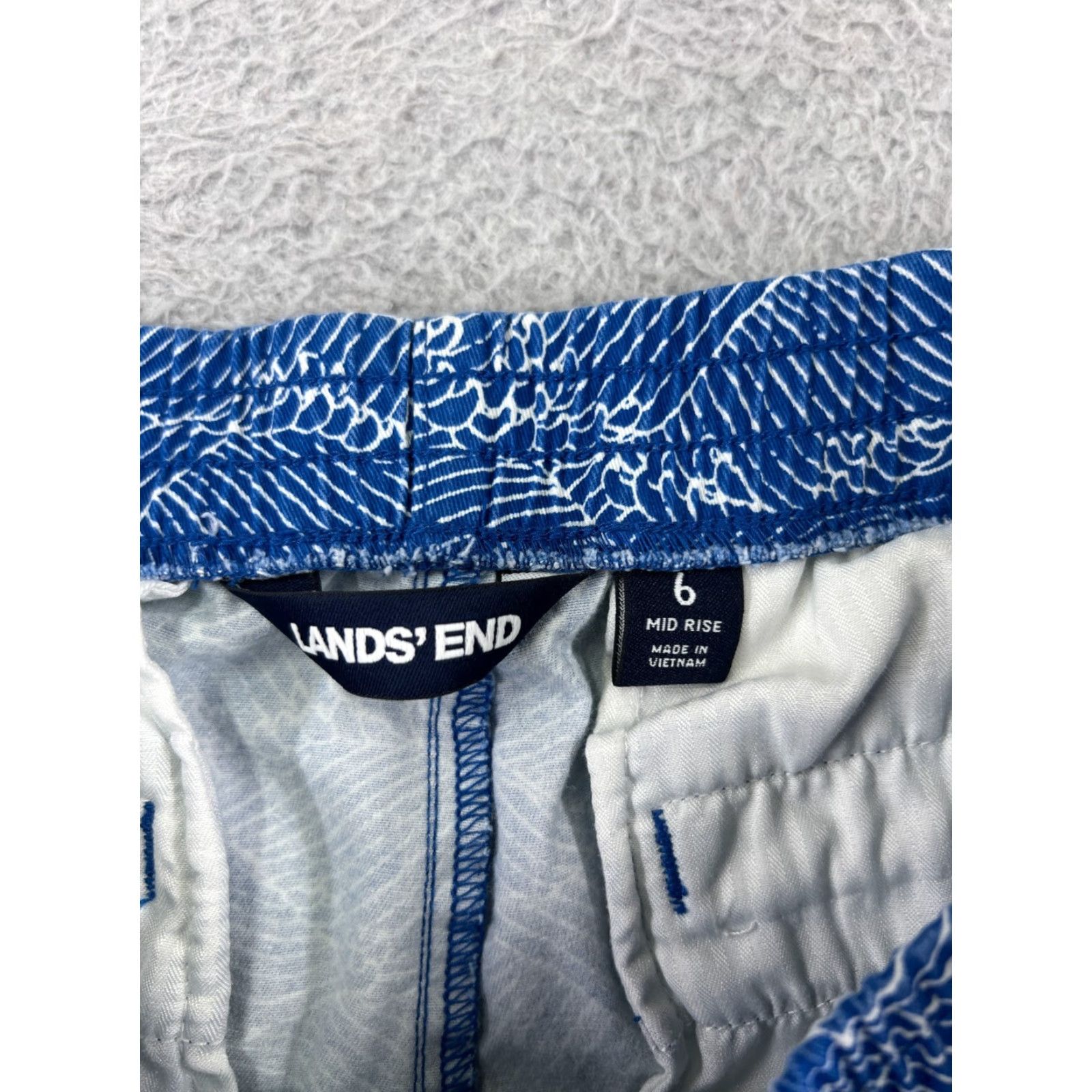 Lands' End Lands' End Shorts Womens 6 Blue Wave Ocean Pattern Pull On Elastic Waist Cotton Short Size 28" / US 6 / IT 42 - 5 Thumbnail