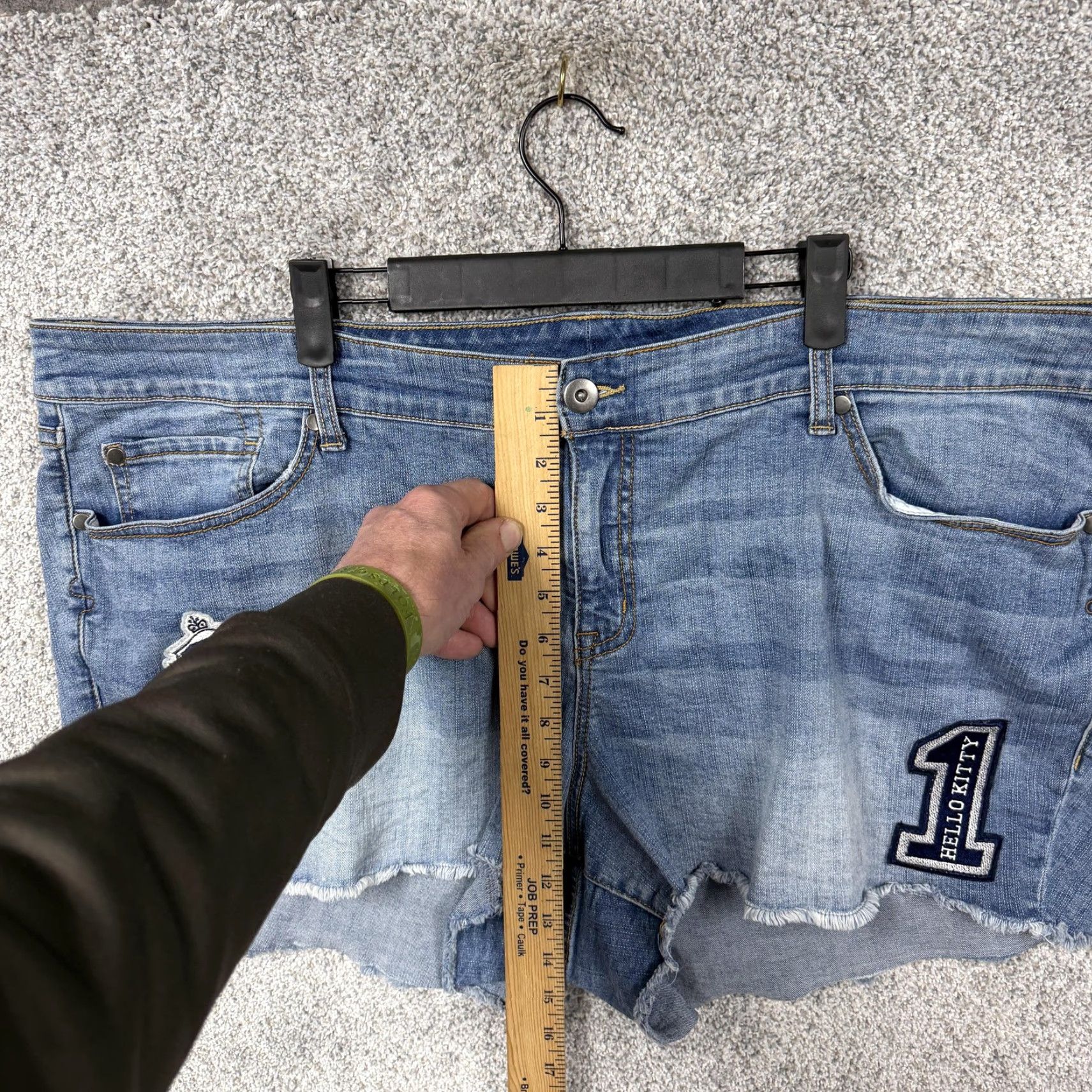 Vintage VINTAGE Hello Kitty Shorts 24 Plus 47x4 Denim Cut-Off Patches Y2K Grunge Playful Upcycled Size 42" / US 20 - 5 Thumbnail
