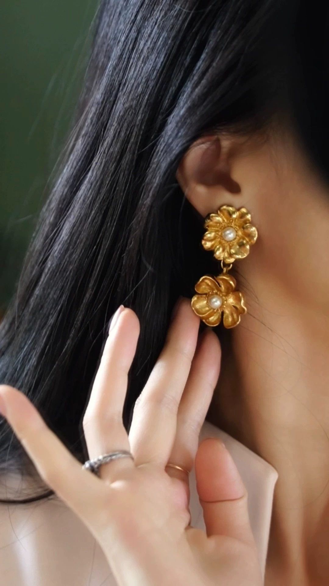 Kenzo Kenzo Vintage Floral Pearl Ear Clips Size ONE SIZE - 7 Thumbnail