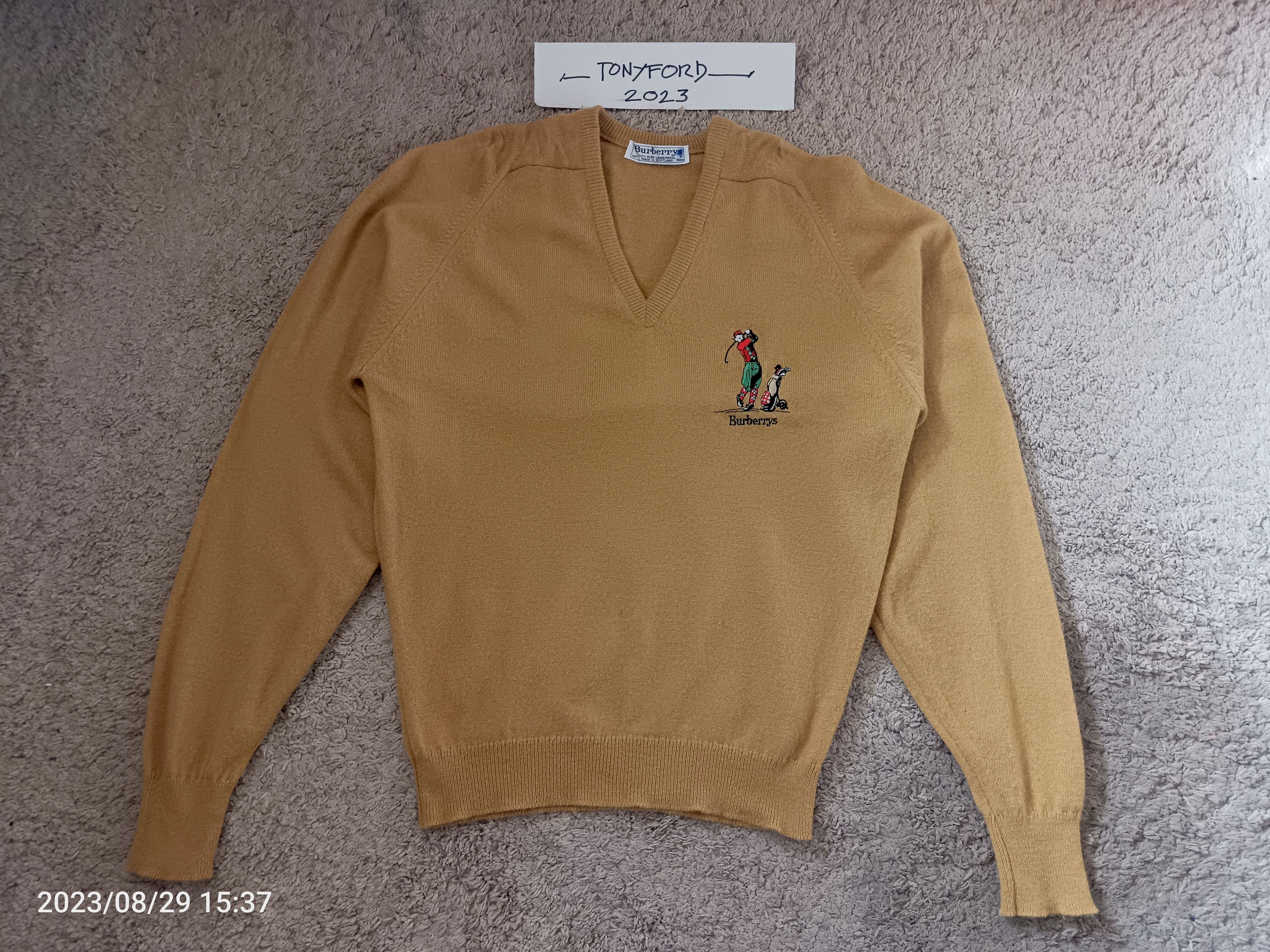 Burberry London V selling Neck yellow 100% cashmere sweater made in Scotland