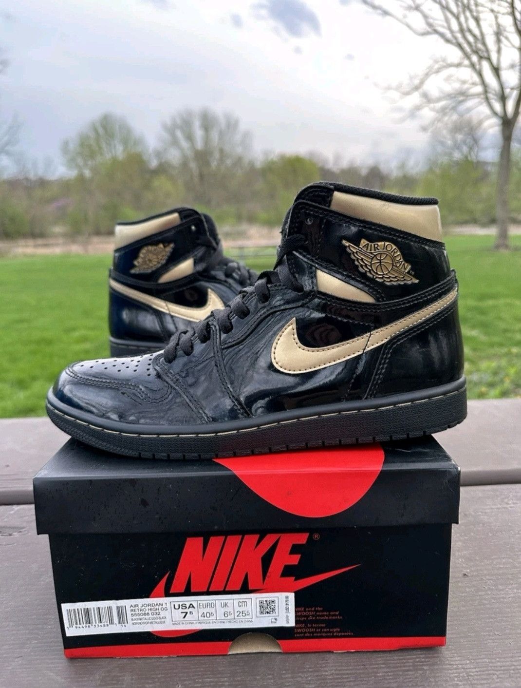 Jordan Brand Air Jordan Retro 1 High OG Black Metallic Gold Size 7.5 Men Size US 7.5 / EU 40-41 - 1 Thumbnail
