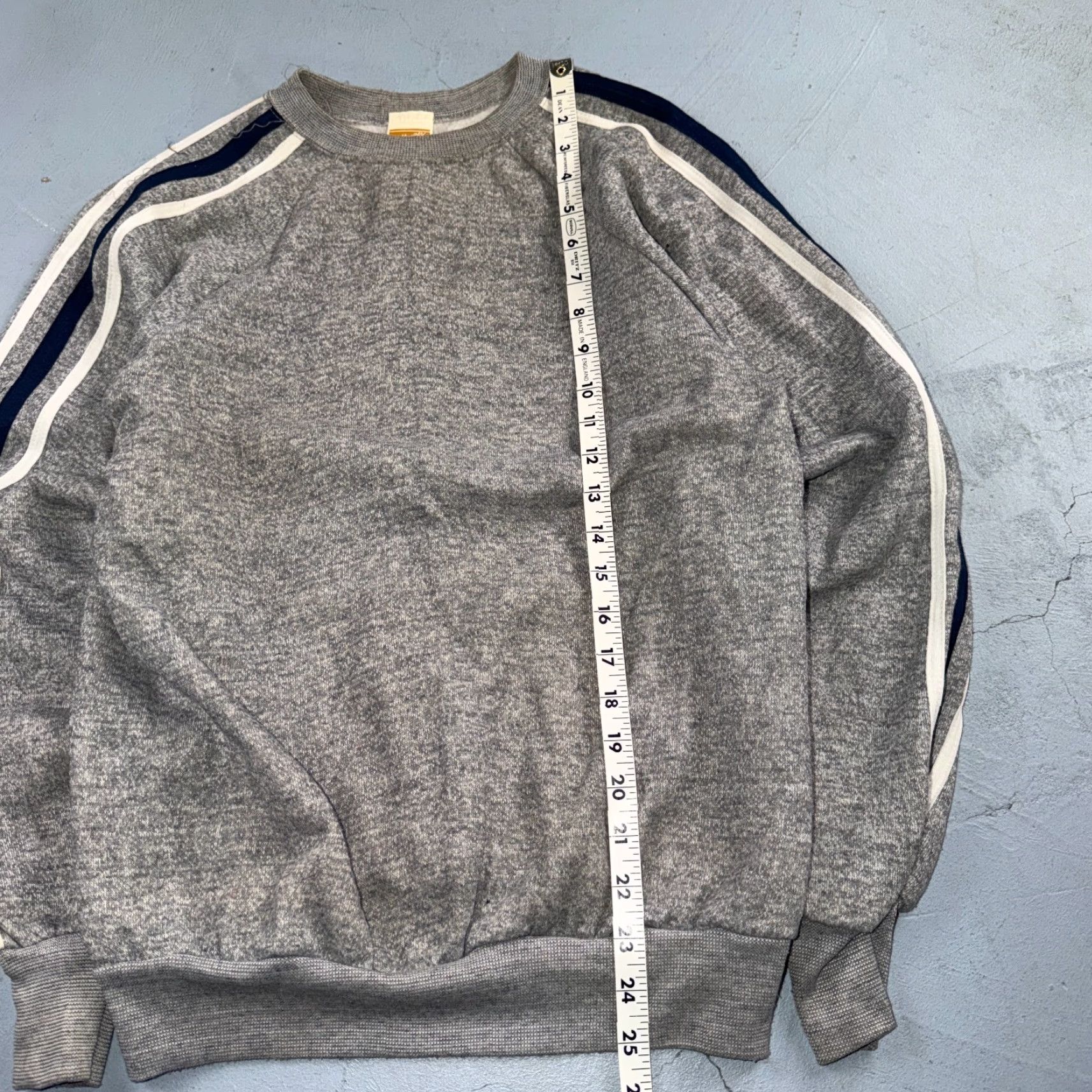 Vintage VINTAGE 1980s Challenge Sweatshirt Crewneck Gray Raglan Medium Men 90s Graphic Print All Seasons Striped Jumper Size US M / EU 48-50 / 2 - 3 Thumbnail