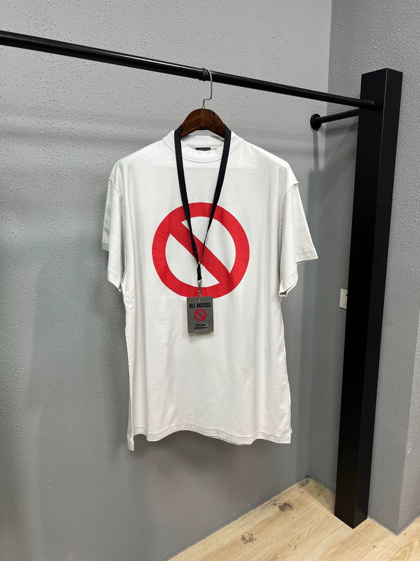 Balenciaga Balenciaga BFRND Short Sleeve Size US S / EU 44-46 / 1 - 1 Thumbnail