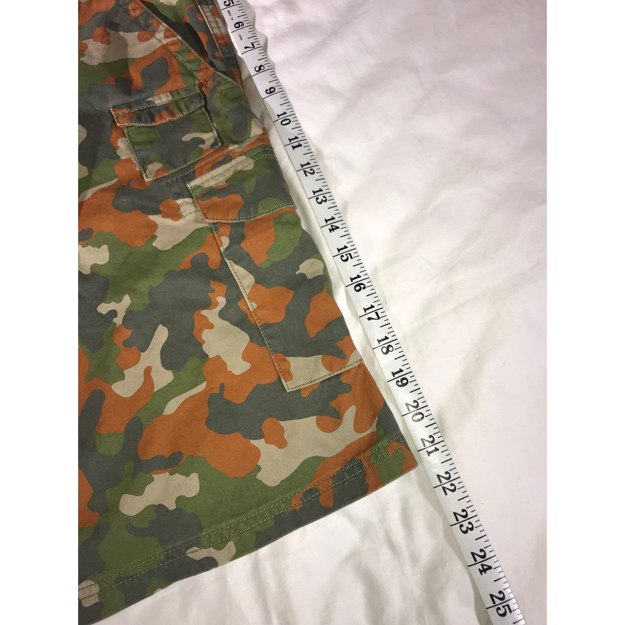 Other Basic Edistion Green & Orange Camouflage Cargo Shorts Size US 34 / EU 50 - 8 Thumbnail