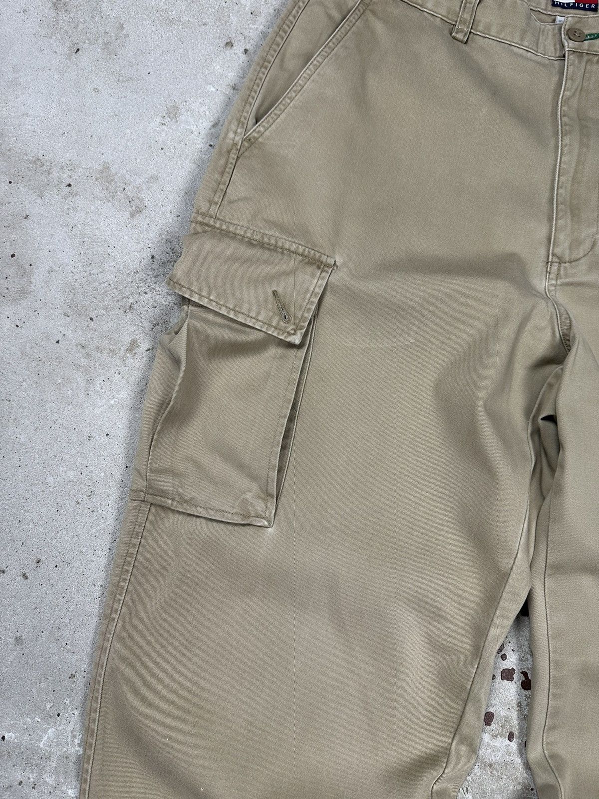 Tommy Hilfiger × Vintage Vintage Y2K Tommy Hilfiger Beige Baggy Cargo Pants Size US 33 - 6 Thumbnail