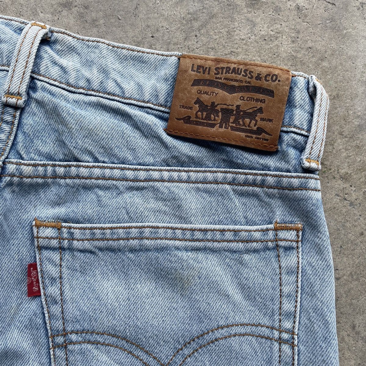 Levi's Vintage Clothing W29 Vintage Levi’s LightWash Jeans Mud Denim Faded Pants Size US 29 - 8 Thumbnail