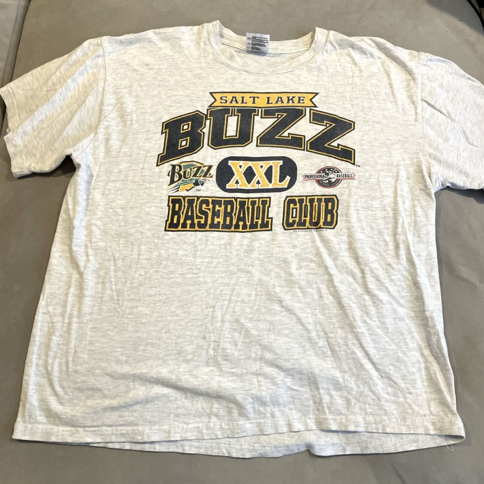 Vintage VINTAGE TNT 1997 Salt Lake Buzz Graphic T Shirt Men’s XL Shirt Short Sleeve Gray Cotton Size US XL / EU 56 / 4 - 2 Thumbnail