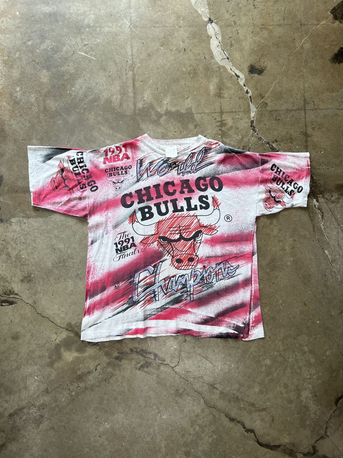 NBA × Vintage Vintage 1991 NBA Chicago Bulls Magic Johnson AOP Tee Large Size US L / EU 52-54 / 3 - 2 Thumbnail