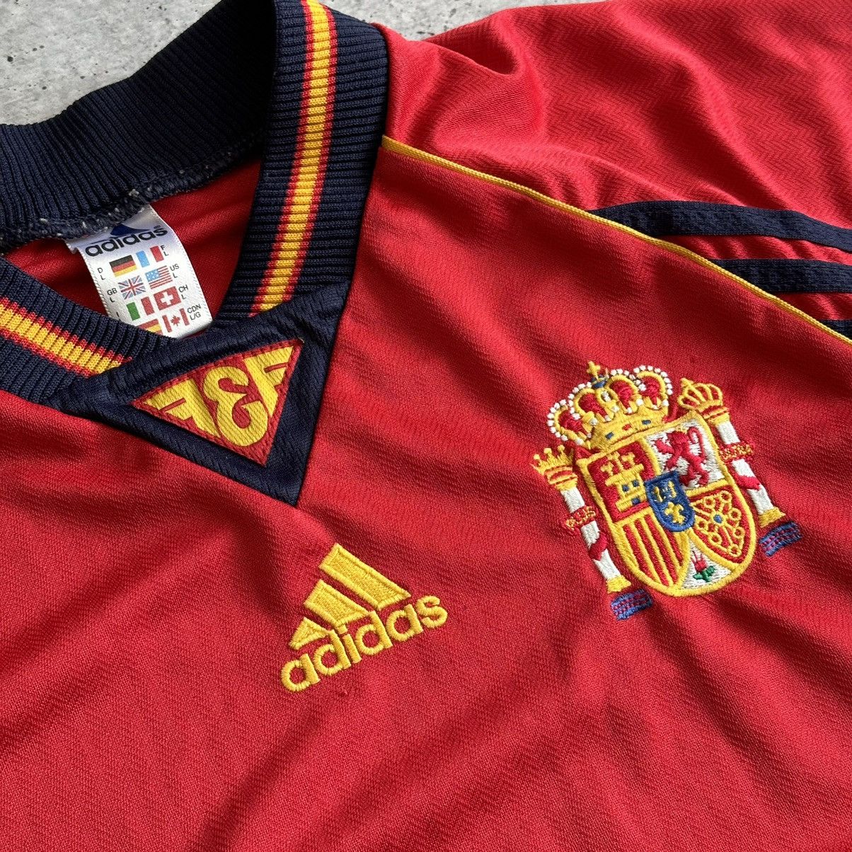 Vintage Vintage Adidas Spain 1998 Home Football Shirt Soccer Jersey Size US L / EU 52-54 / 3 - 9 Thumbnail