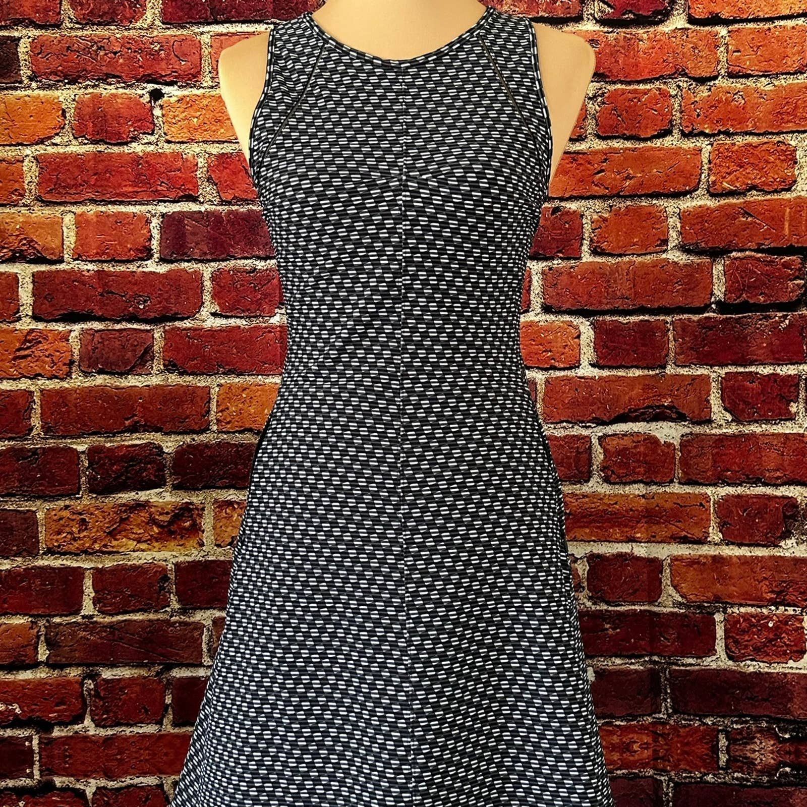 Lululemon Lululemon &go 'Til Dawn Dress size 6 Size M / US 6-8 / IT 42-44 - 8 Thumbnail