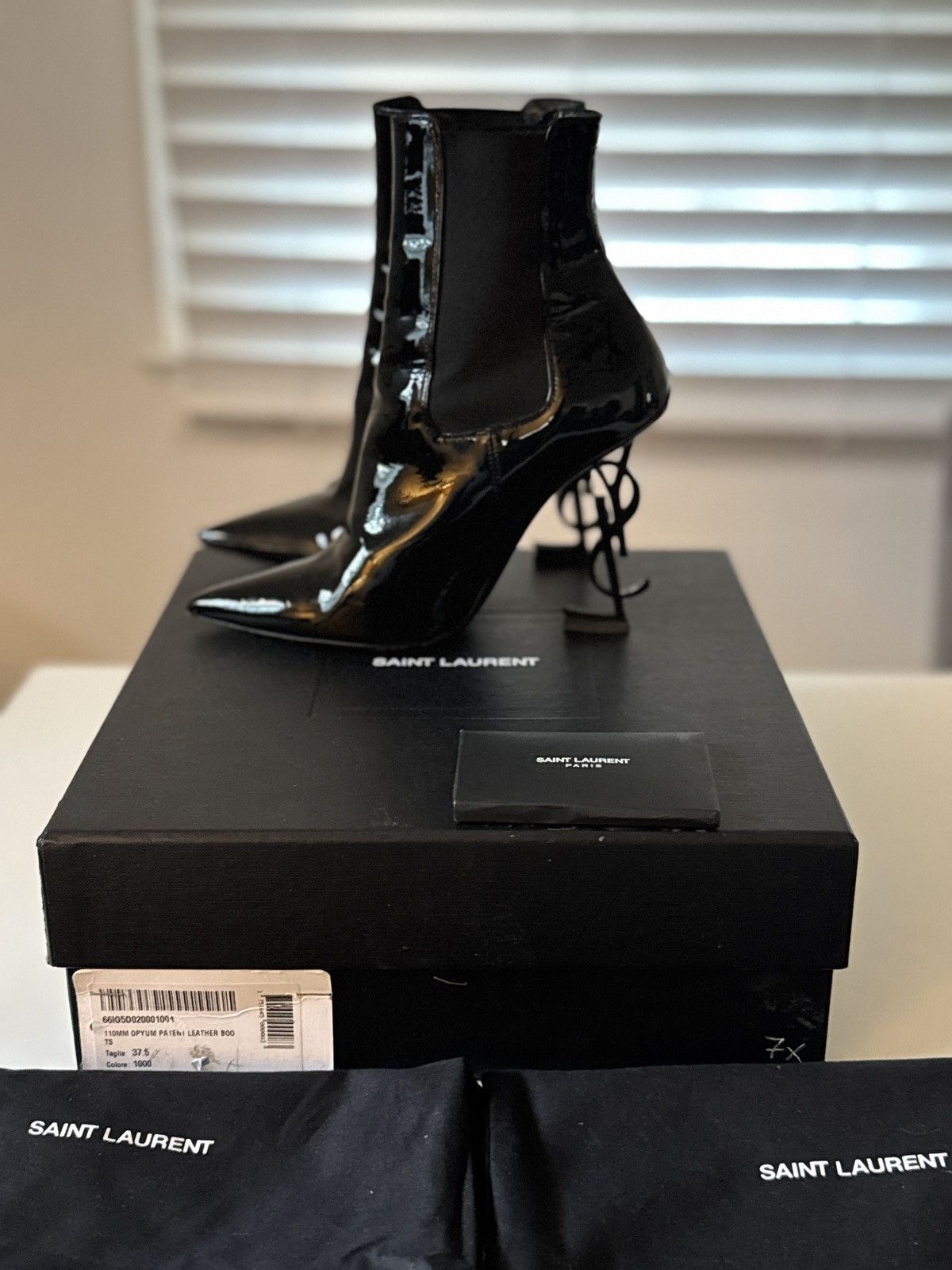 Yves Saint Laurent Yves Saint Laurent Ankle Chelsea Signature Boots Size US 7 / IT 37 - 1 Thumbnail