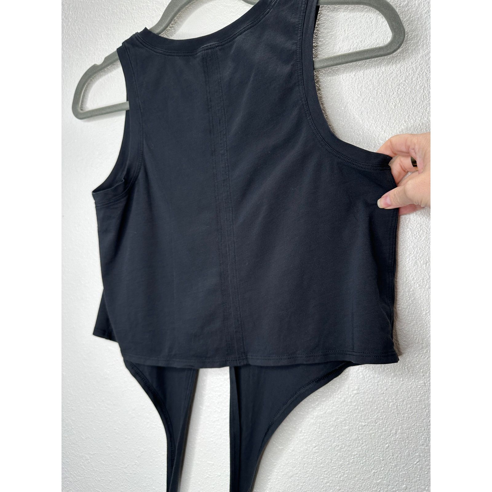 Lululemon Lululemon Black High Neck Front Tie Tank Top Shirt 4 Size S / US 4 / IT 40 - 5 Thumbnail