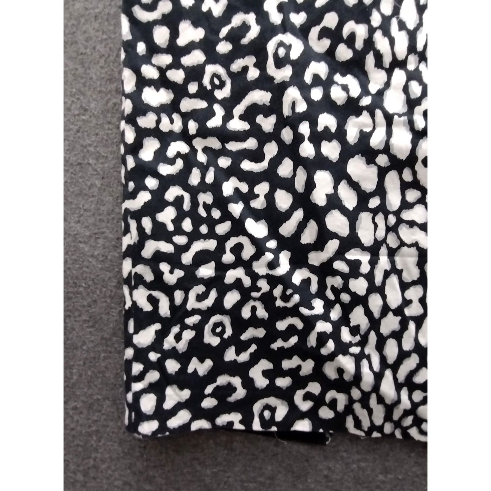 White House Black Market VINTAGE White House Black Market Pencil Skirt Women Knee Length Black White Leopard Size 4 XS-XS? Size 27" / US 4 / IT 40 - 7 Thumbnail