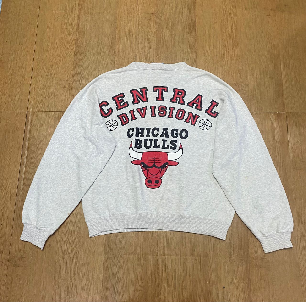 NBA Vintage NBA Chicago Bulls Central Division Sweatshirt Size US L / EU 52-54 / 3 - 1 Thumbnail