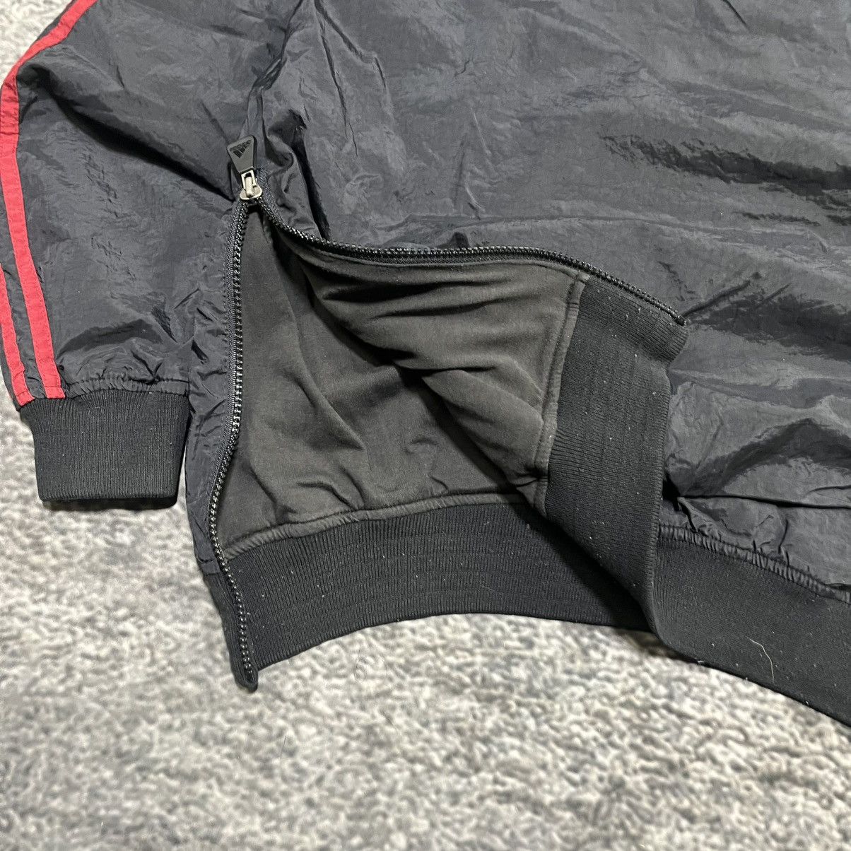 Adidas Vintage Y2K Adidas Embroidered Logo Windbreaker Pullover Size US L / EU 52-54 / 3 - 5 Thumbnail