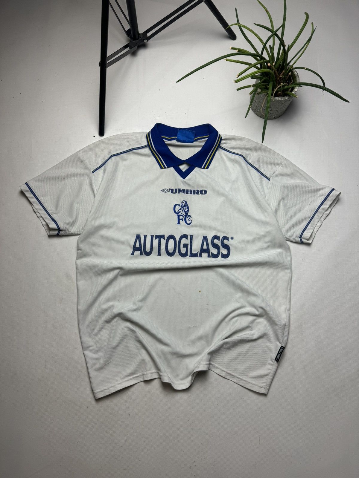 Rare vintage Umbro Chelsea soccer jersey #19 FLO y2k