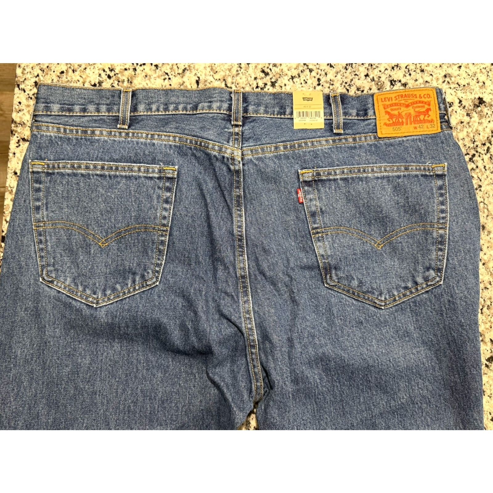 Levi's VINTAGE Levi's 505 Jeans Men Regular Fit 42x32 Straight Leg Denim Medium Wash Blue Size US 42 / EU 58 - 6 Thumbnail